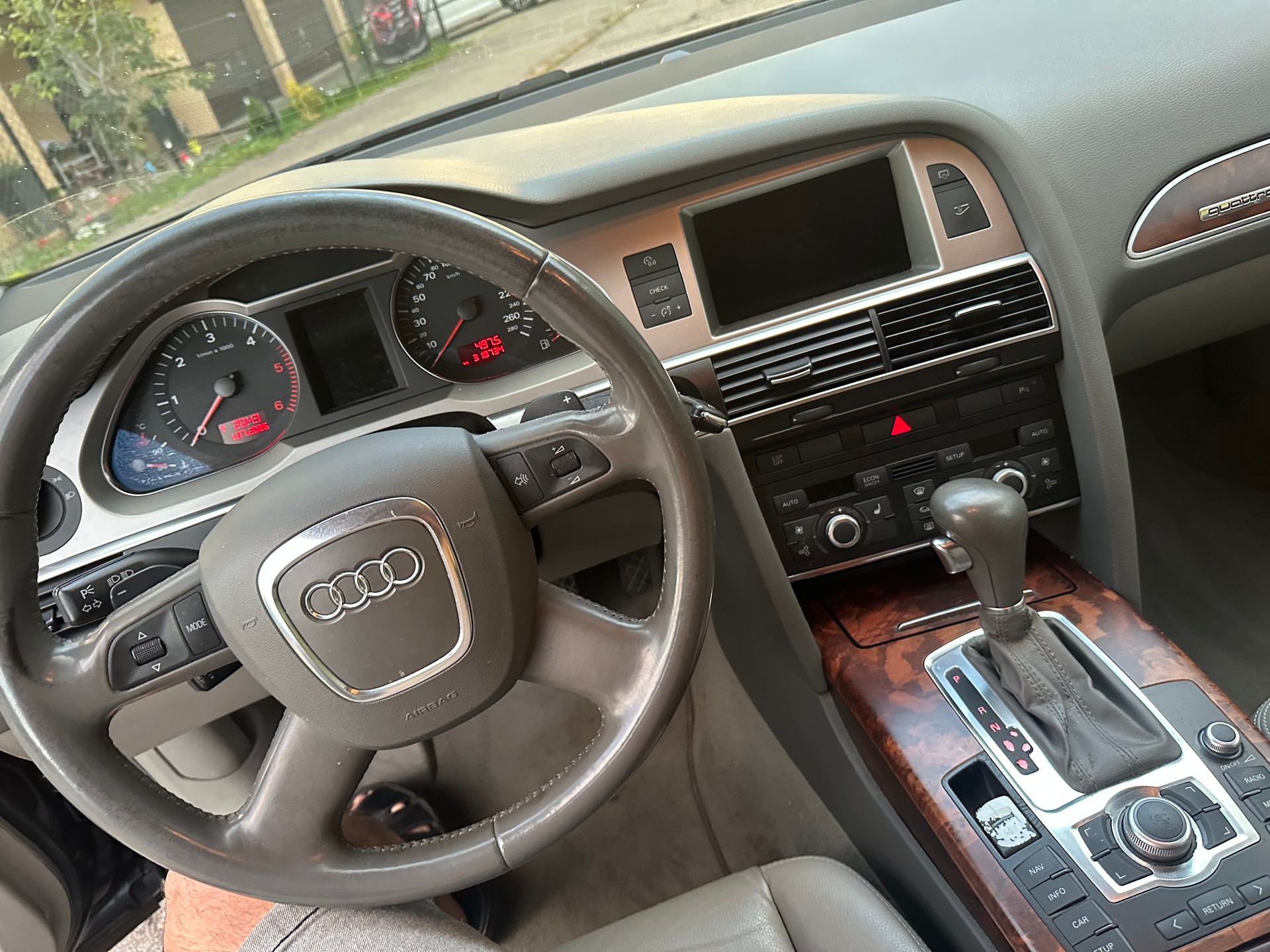 AUDI A6 Avant 3.0 V6 TDI quattro-image-9