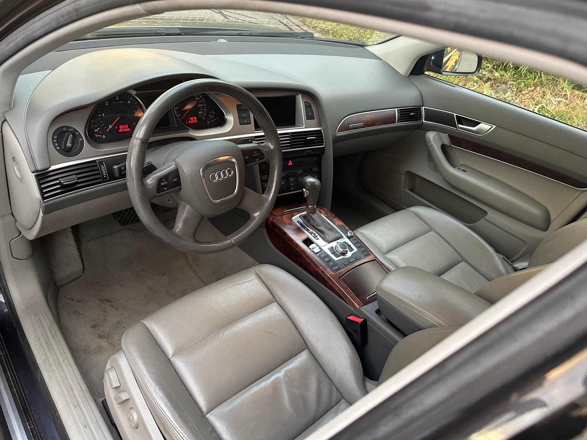 AUDI A6 Avant 3.0 V6 TDI quattro-image-10