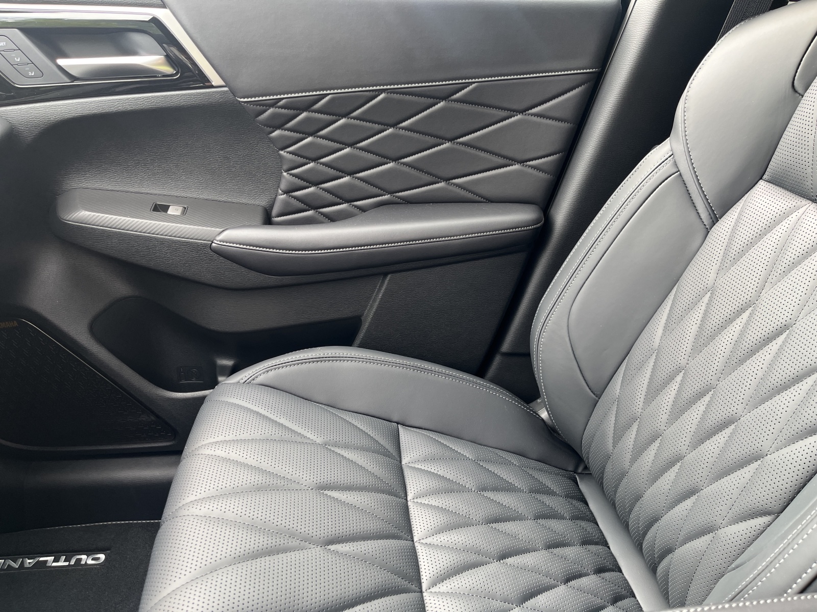 MITSUBISHI Outlander 2.4 PHEV Sport 4x4-image-19