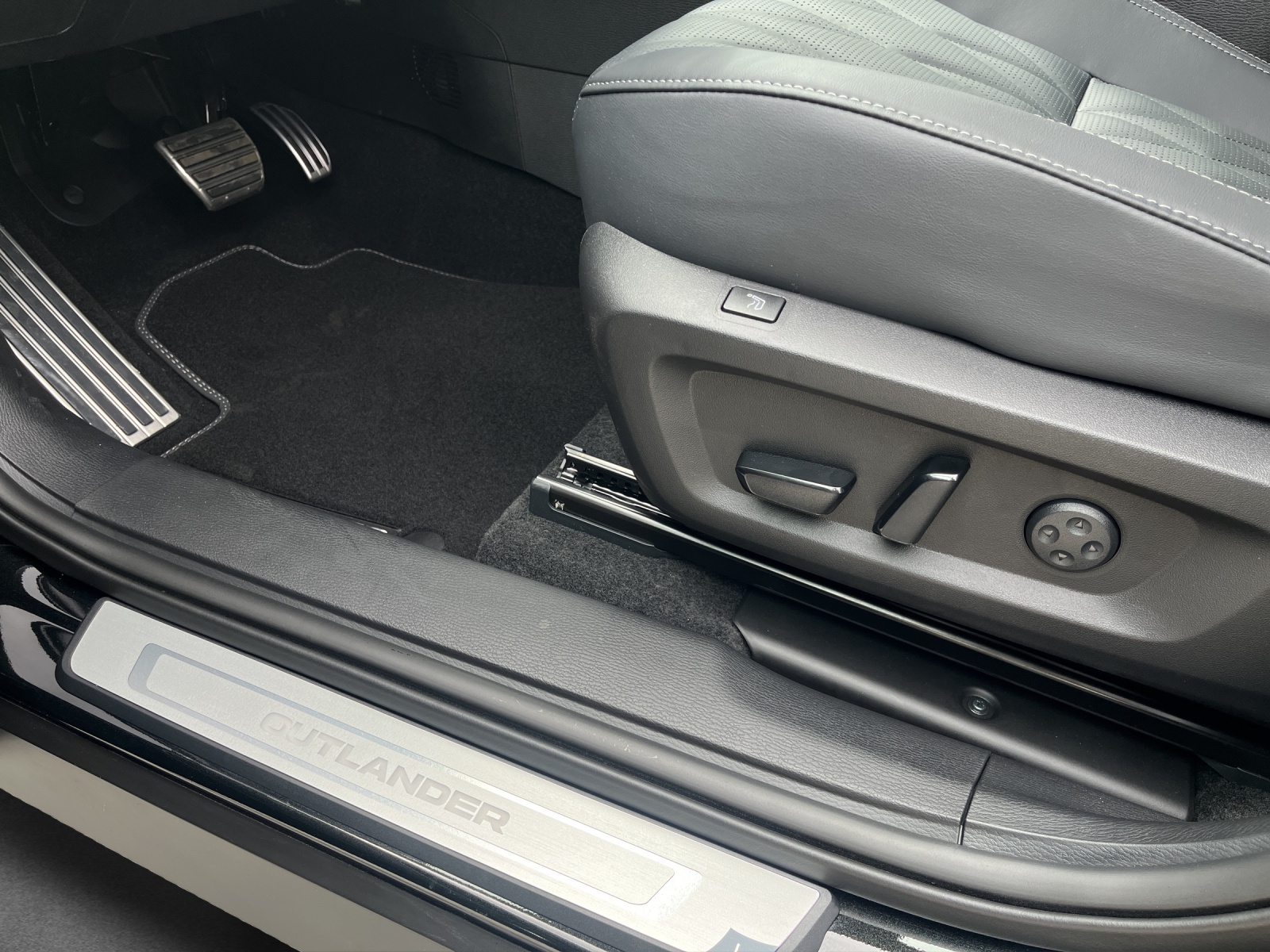 MITSUBISHI Outlander 2.4 PHEV Sport 4x4-image-21