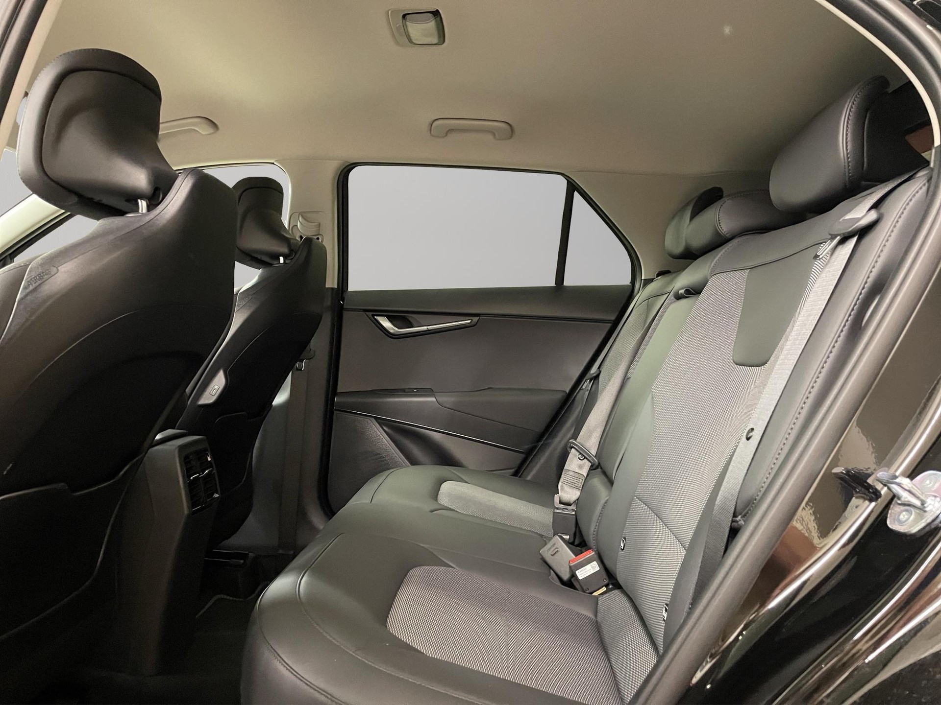 KIA Niro 1.6 GDi Plug-in Hybrid Power Edition-image-5