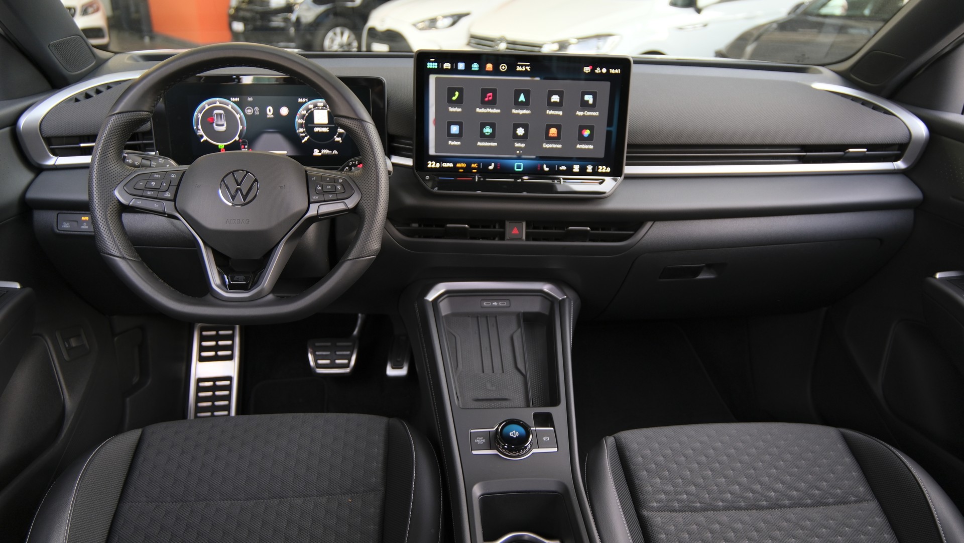 VW T-Roc 1.5 eTSI mHEV R-Line DSG Black Style-image-5