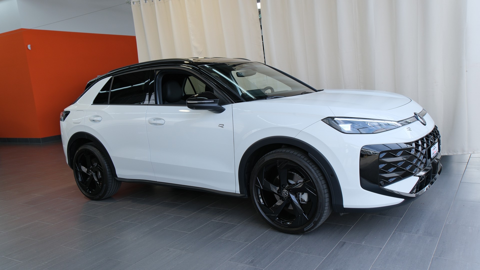 VW T-Roc 1.5 eTSI mHEV R-Line DSG Black Style-image-28