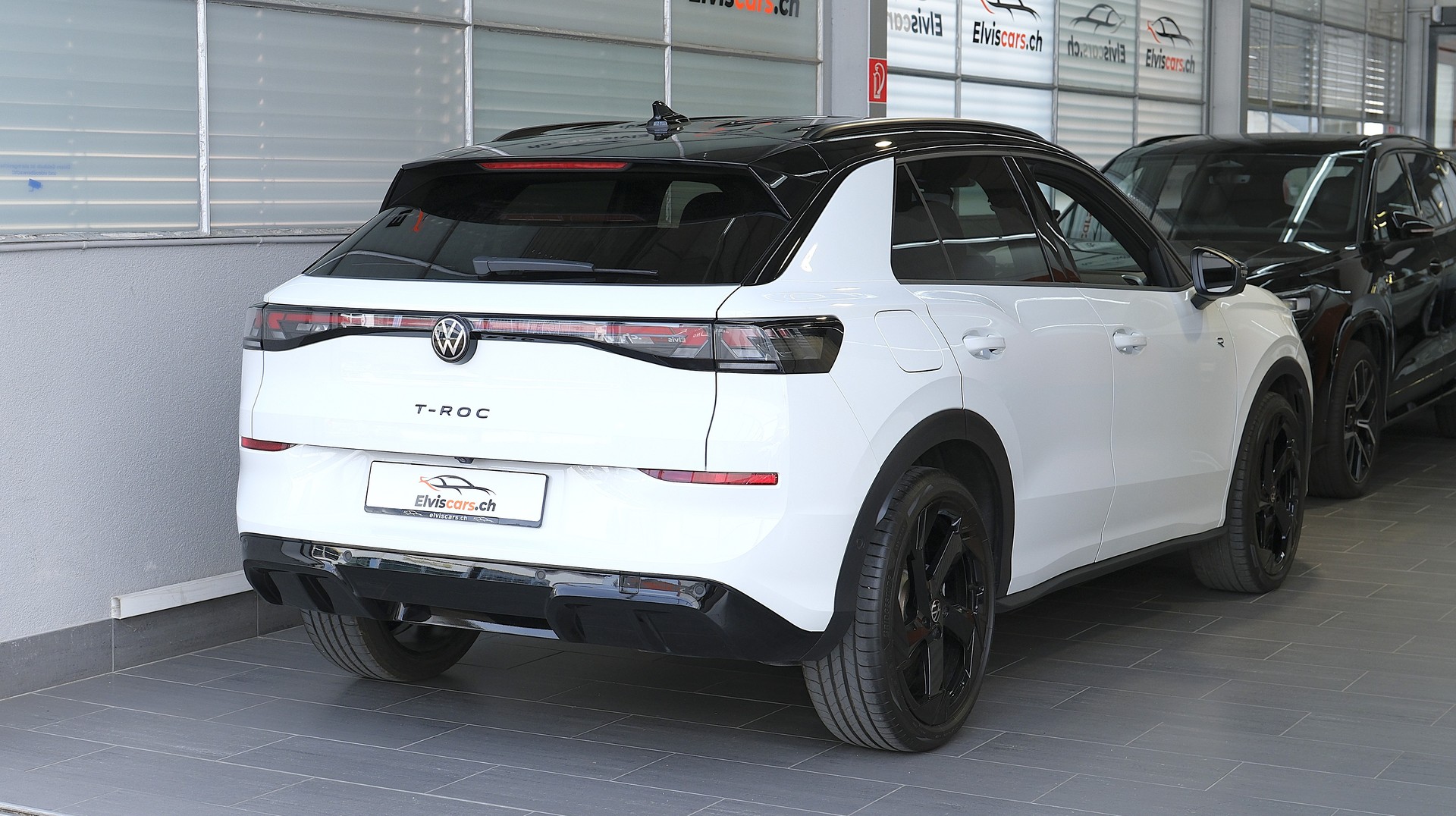 VW T-Roc 1.5 eTSI mHEV R-Line DSG Black Style-image-25