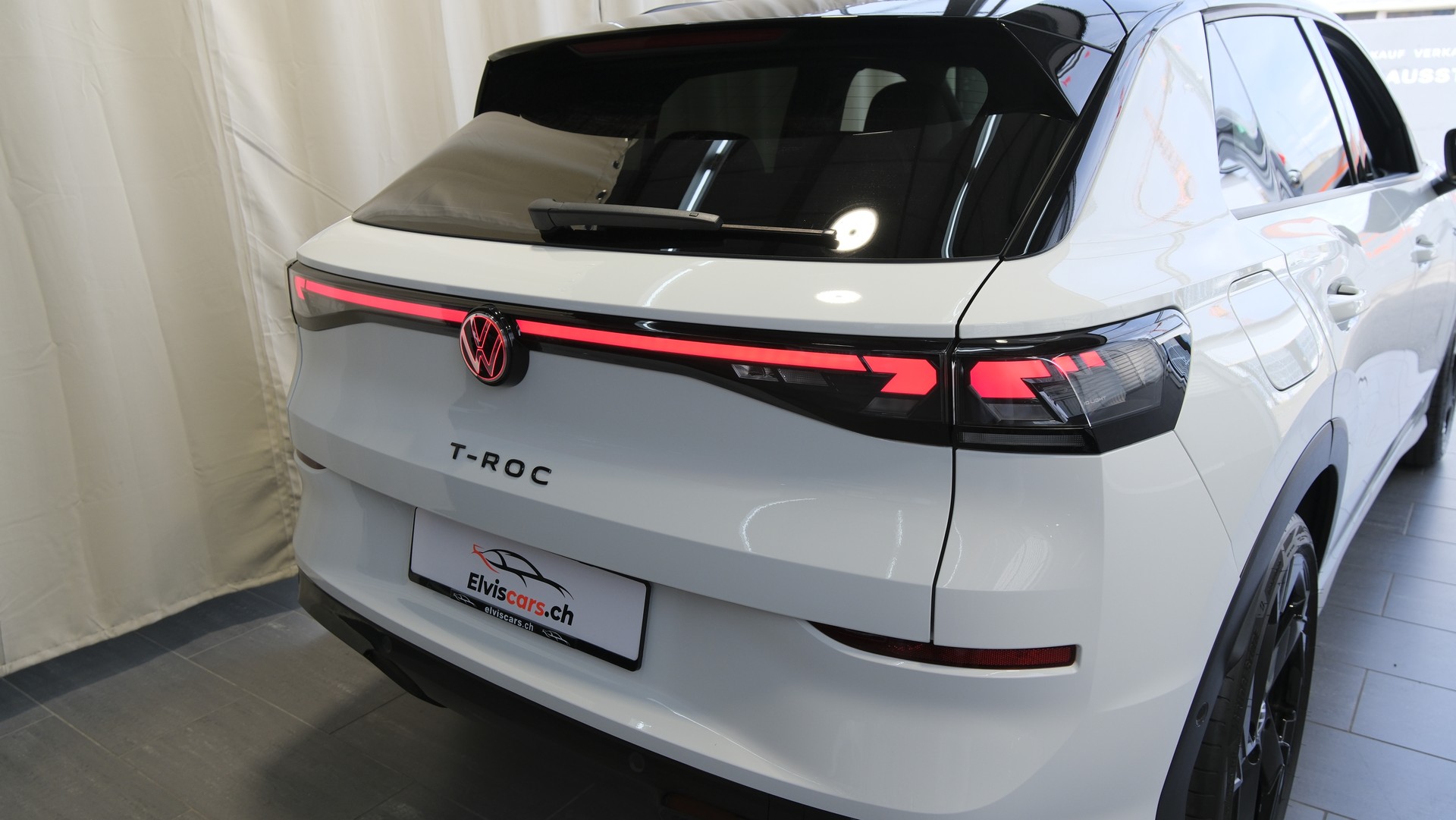 VW T-Roc 1.5 eTSI mHEV R-Line DSG Black Style-image-13