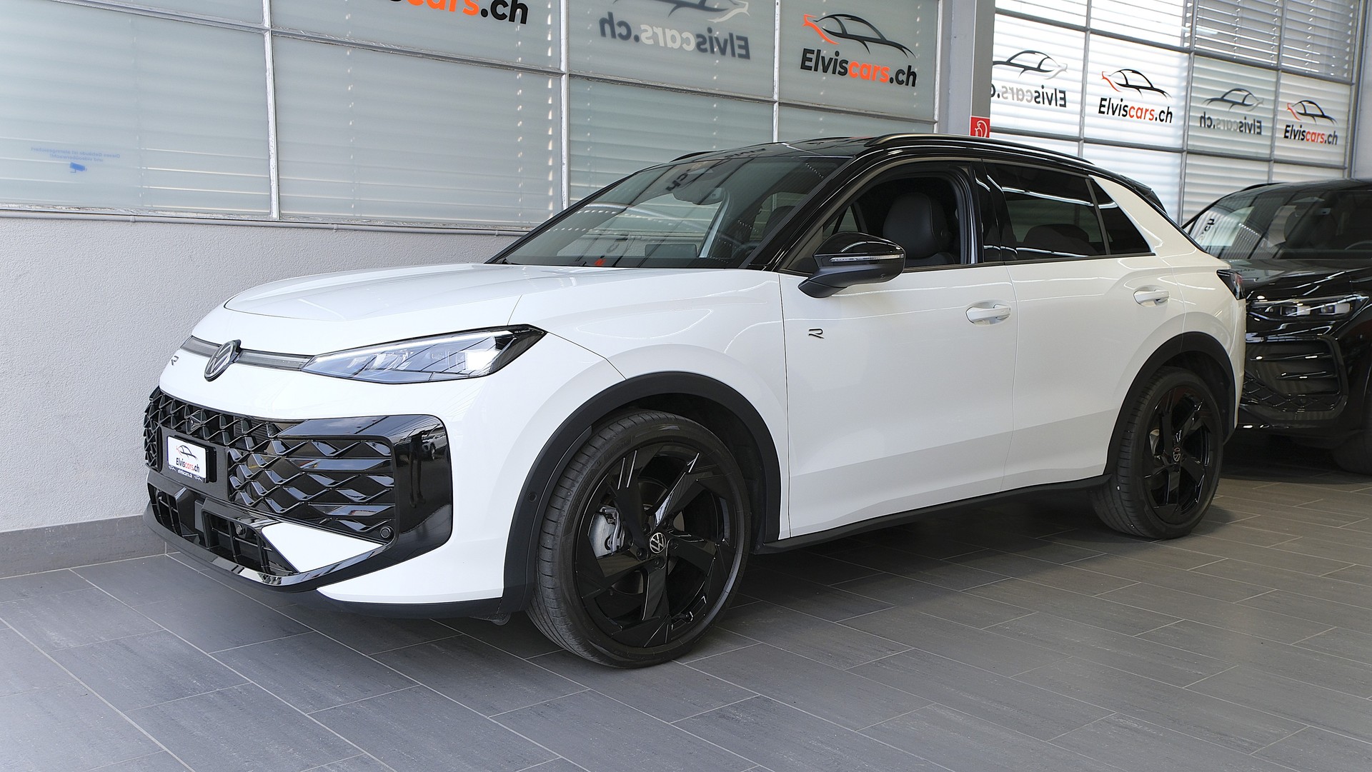 VW T-Roc 1.5 eTSI mHEV R-Line DSG Black Style-image-9