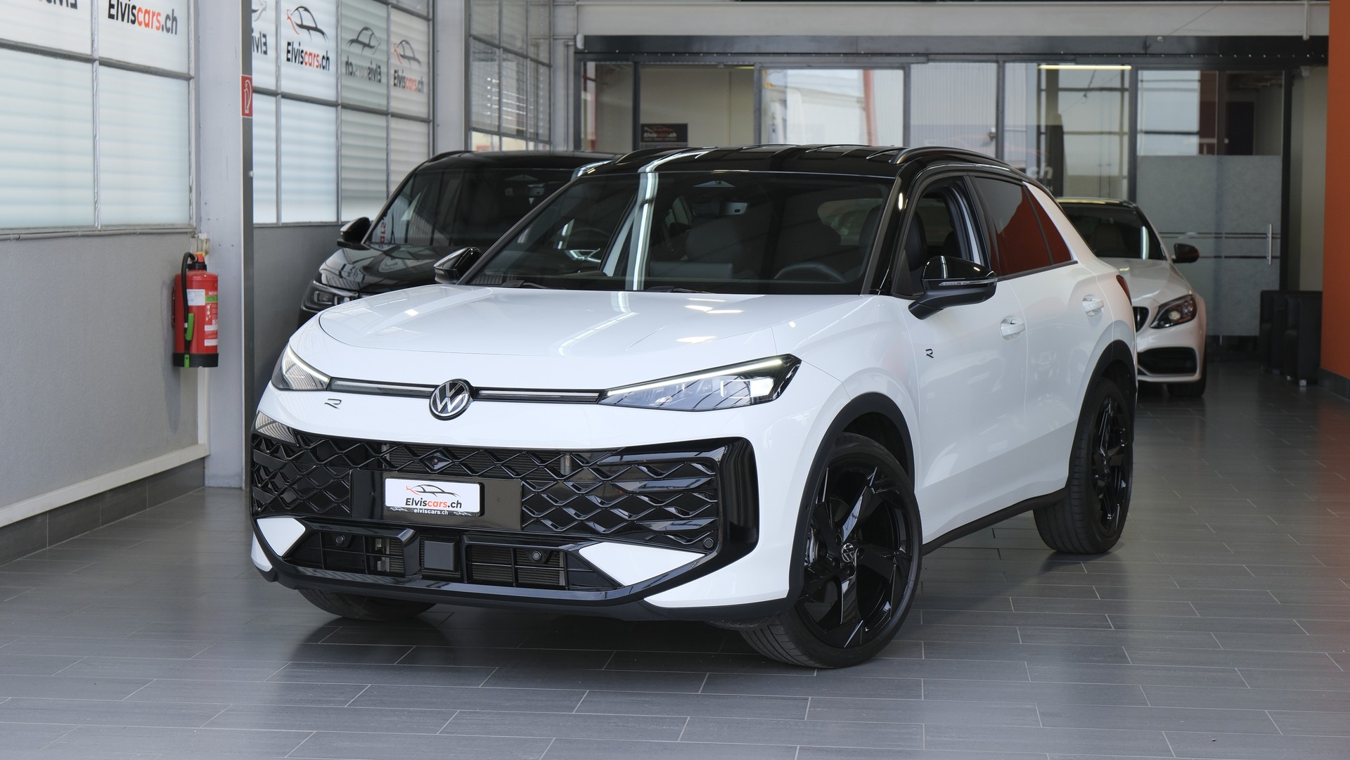 VW T-Roc 1.5 eTSI mHEV R-Line DSG Black Style-image-0