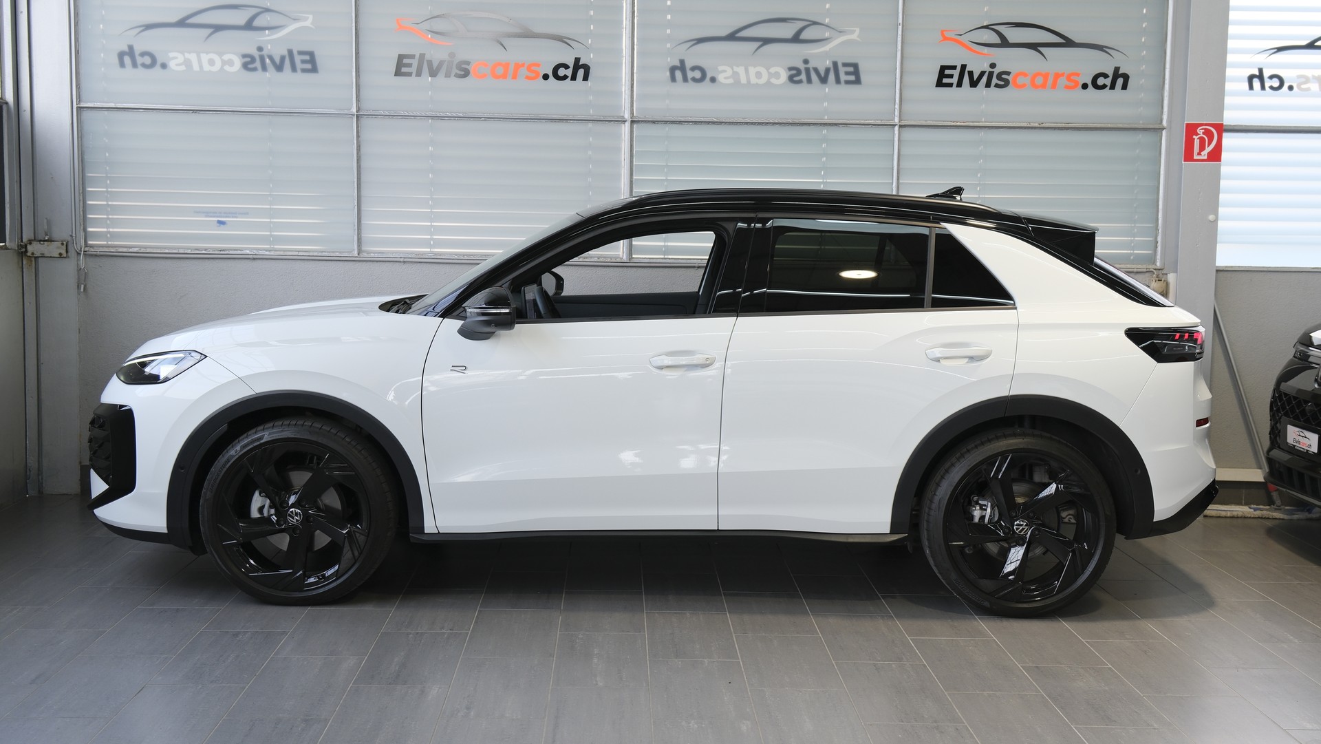 VW T-Roc 1.5 eTSI mHEV R-Line DSG Black Style-image-10