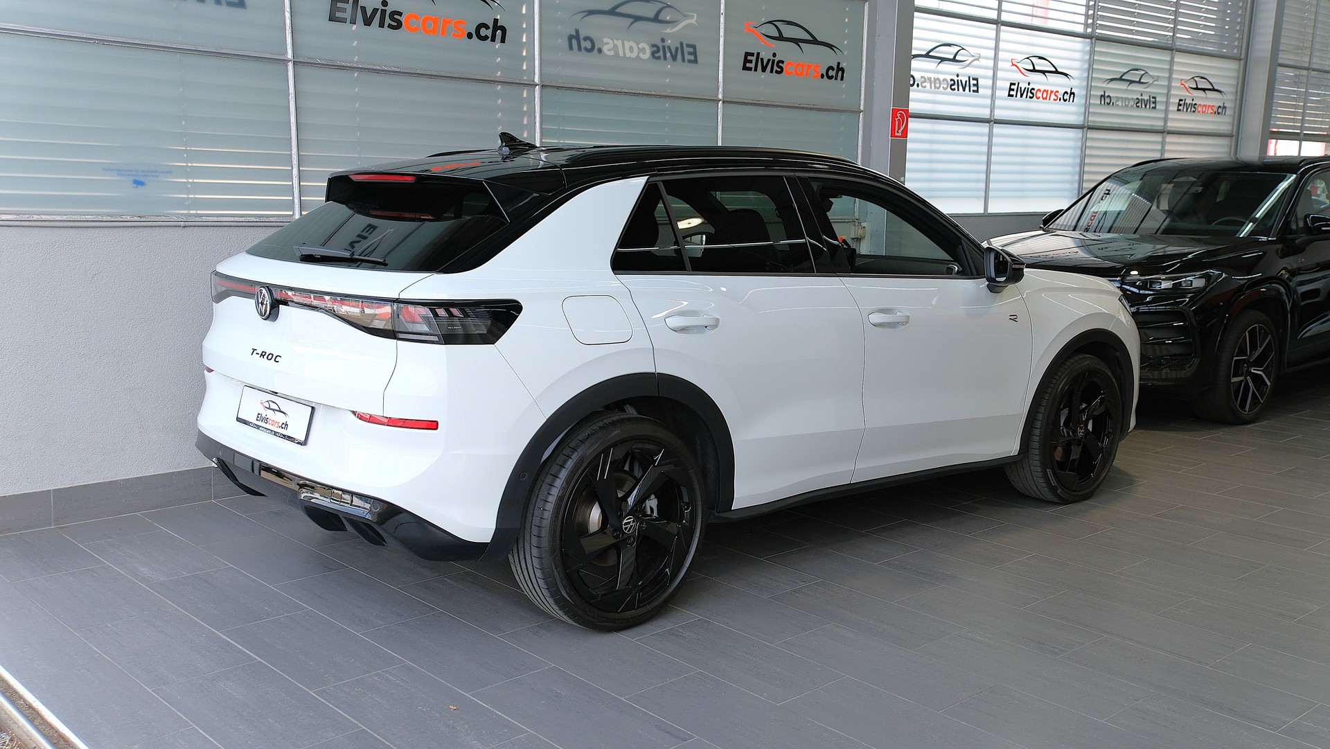 VW T-Roc 1.5 eTSI mHEV R-Line DSG Black Style-image-26
