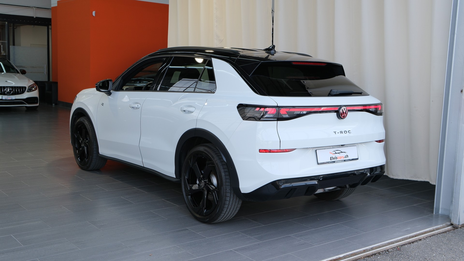 VW T-Roc 1.5 eTSI mHEV R-Line DSG Black Style-image-12