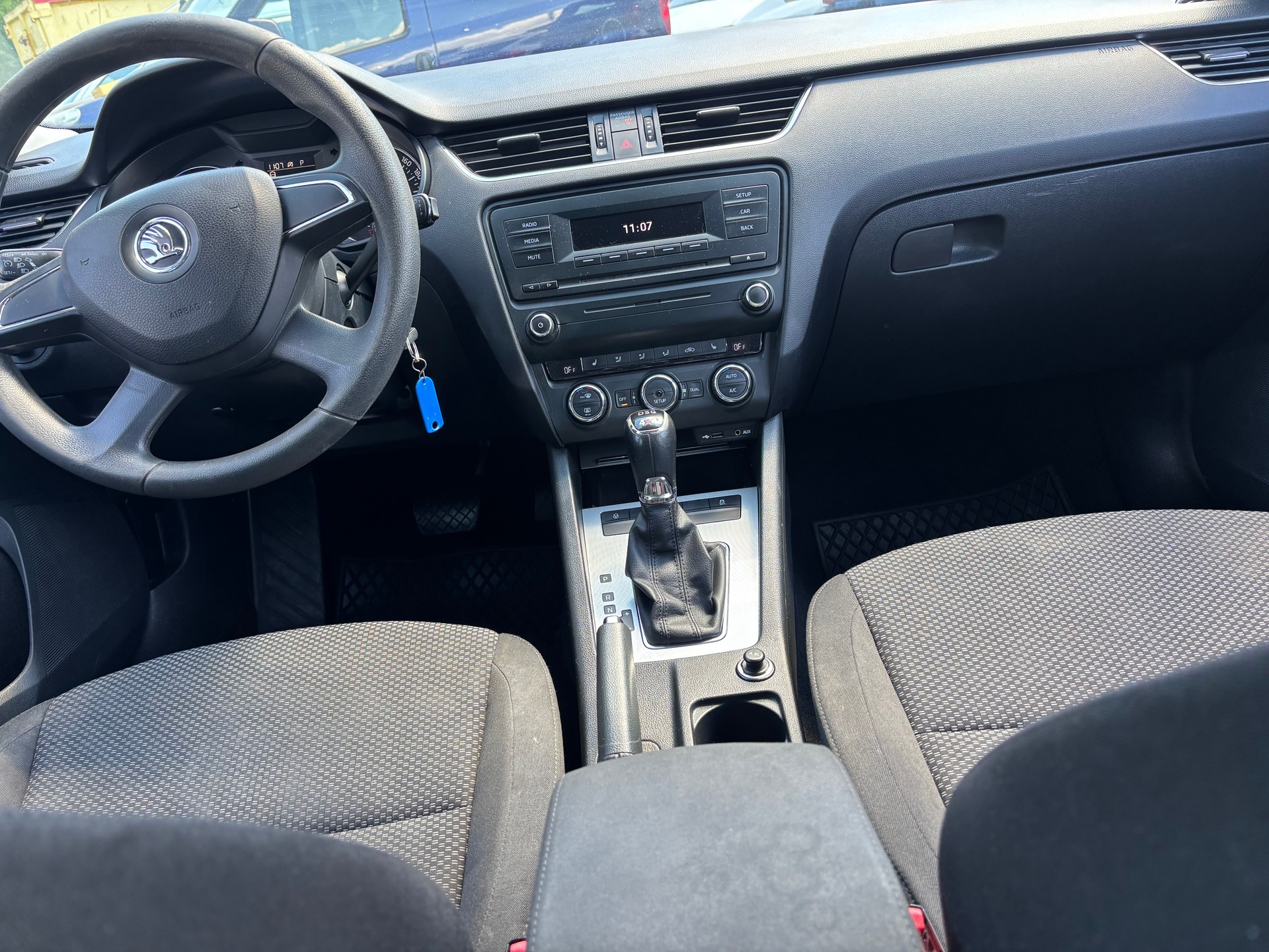 SKODA Octavia Combi 1.8 TSI Ambition 4x4 DSG-image-9