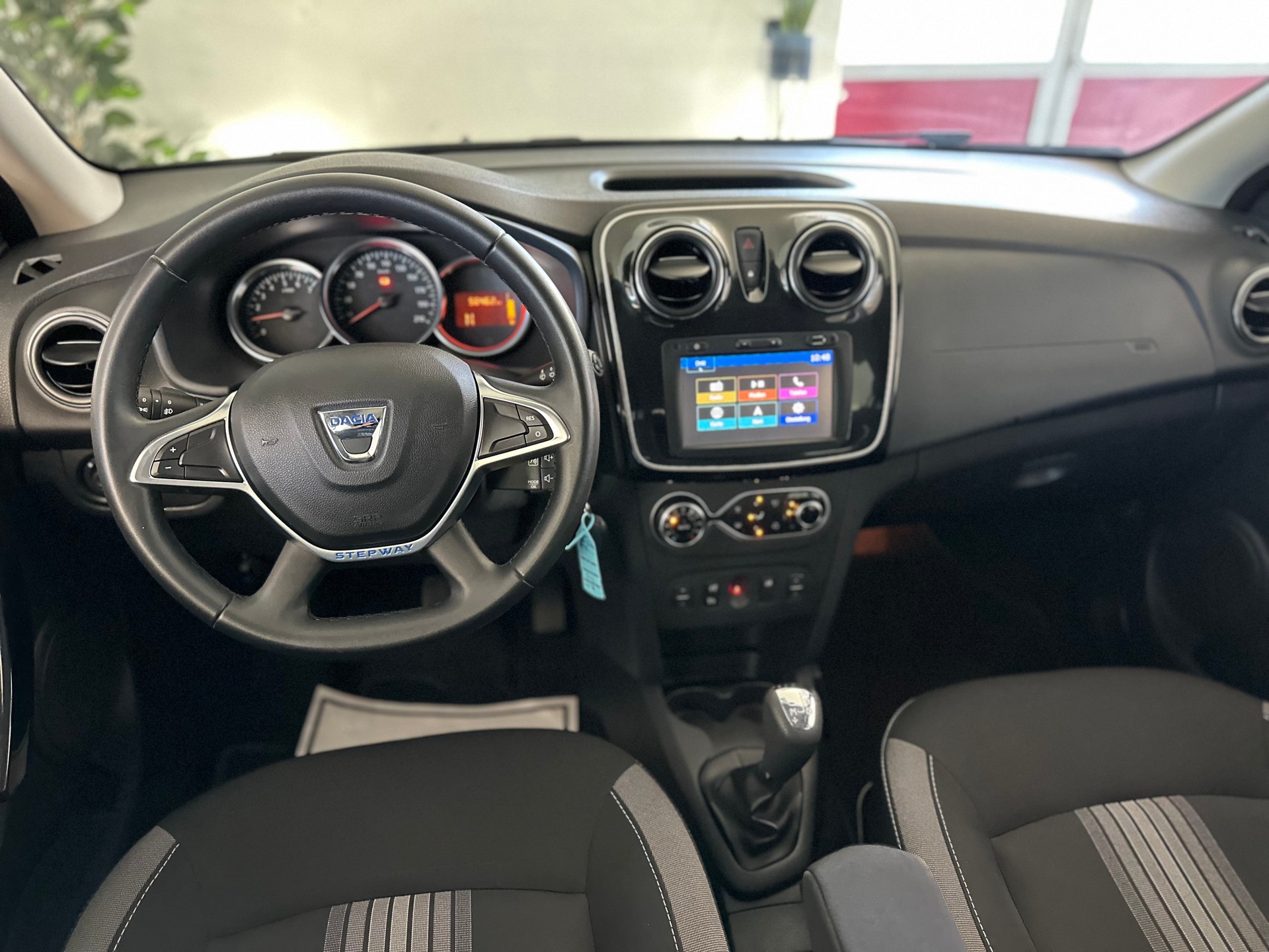 DACIA Sandero Tce 90 Stepway Automatic-image-12
