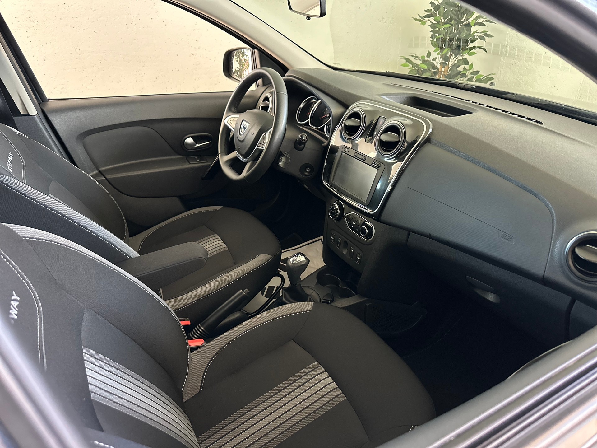 DACIA Sandero Tce 90 Stepway Automatic-image-10