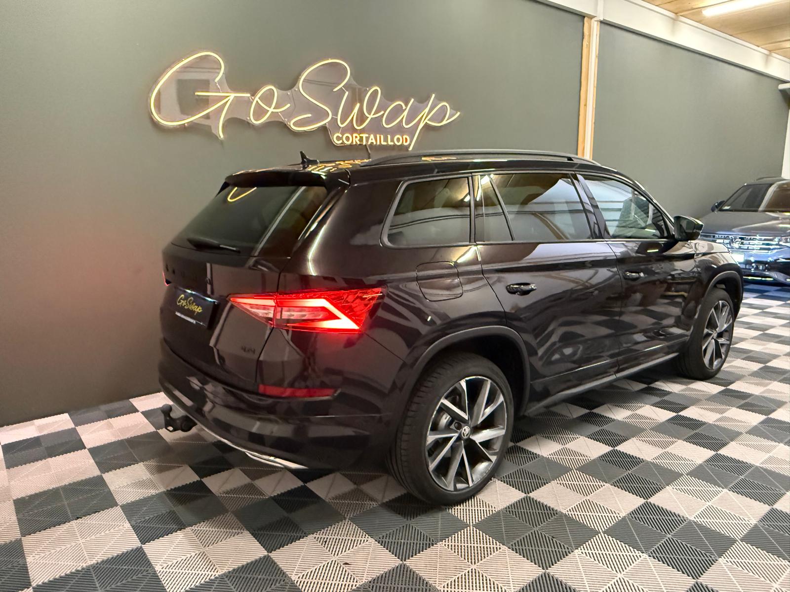 SKODA Kodiaq 2.0 TSI 4x4 Sport Line-image-5