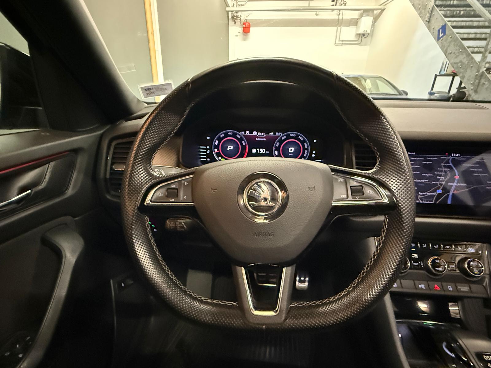 SKODA Kodiaq 2.0 TSI 4x4 Sport Line-image-17