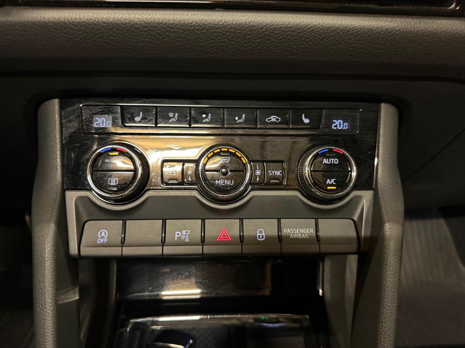 SKODA Kodiaq 2.0 TSI 4x4 Sport Line-image-24