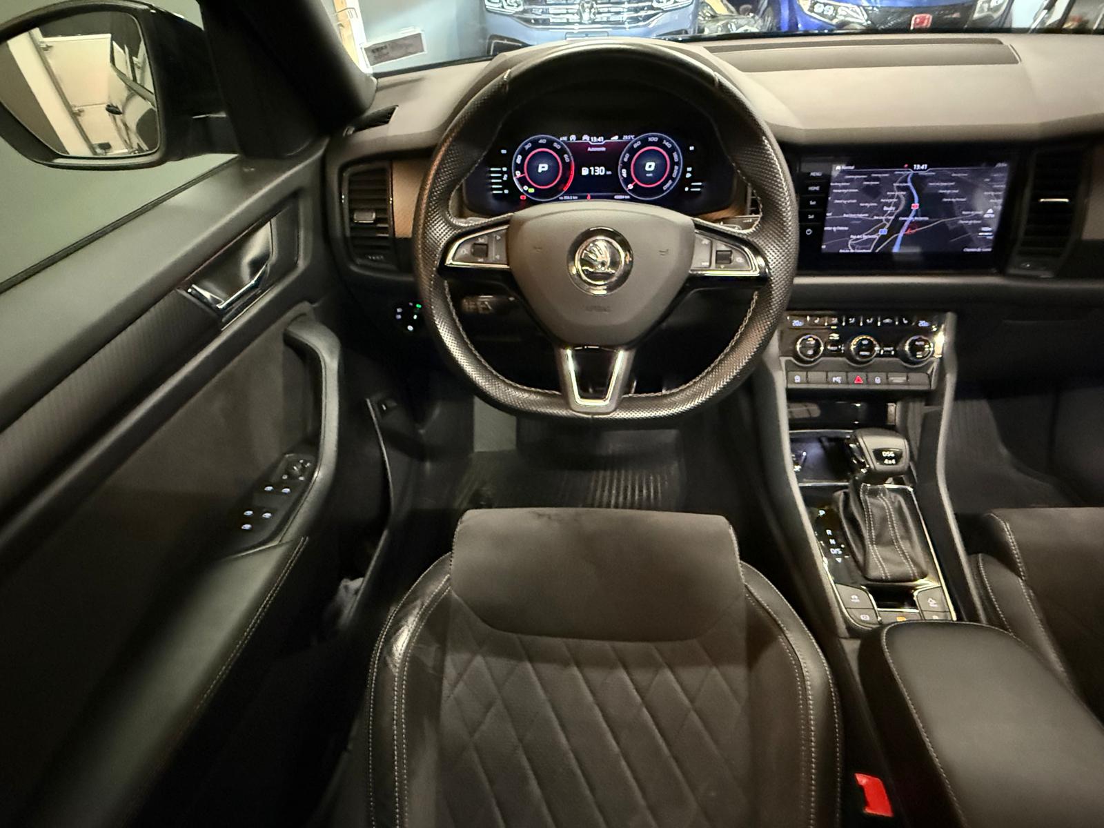 SKODA Kodiaq 2.0 TSI 4x4 Sport Line-image-16