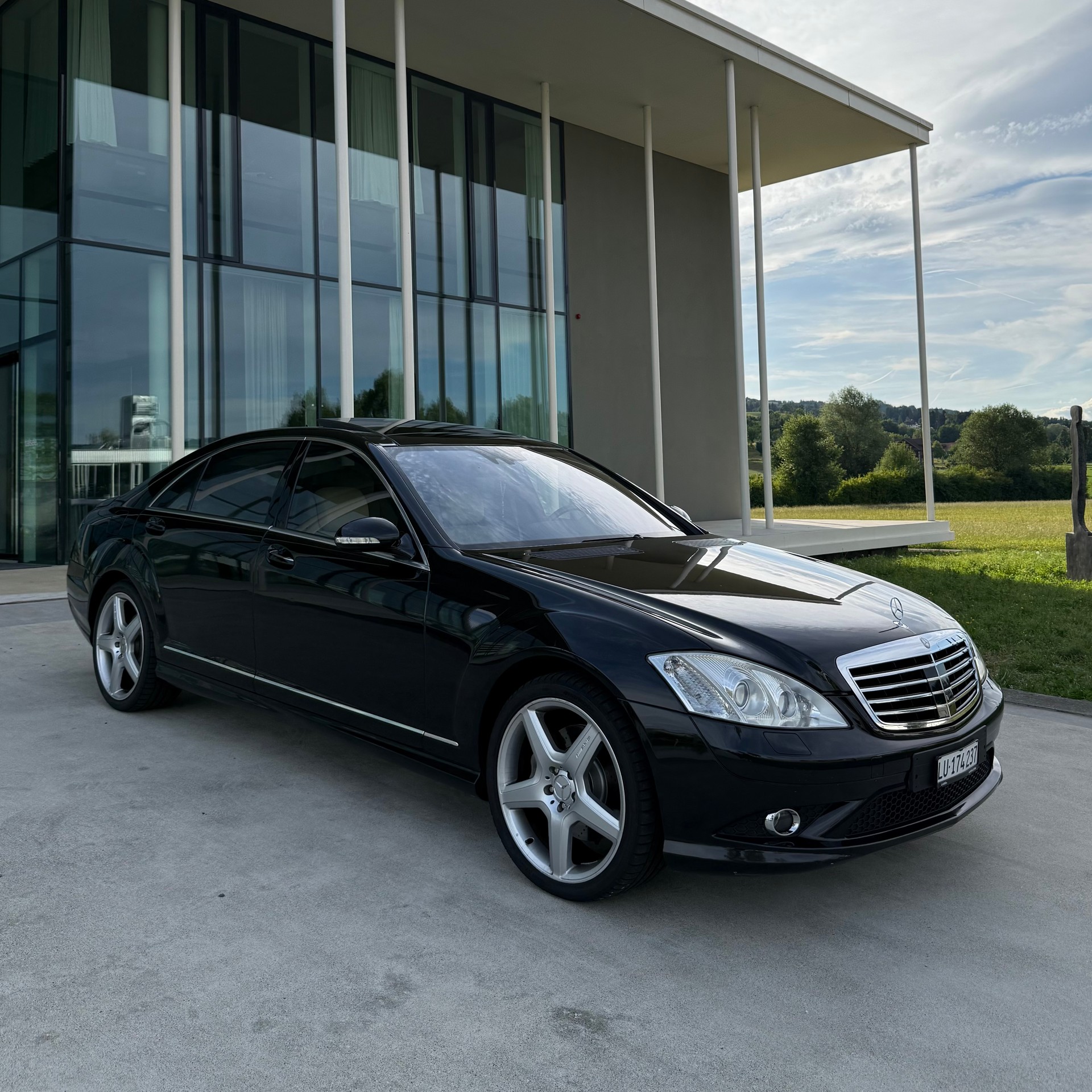 MERCEDES-BENZ S 500 V8 4matic lang-image-1