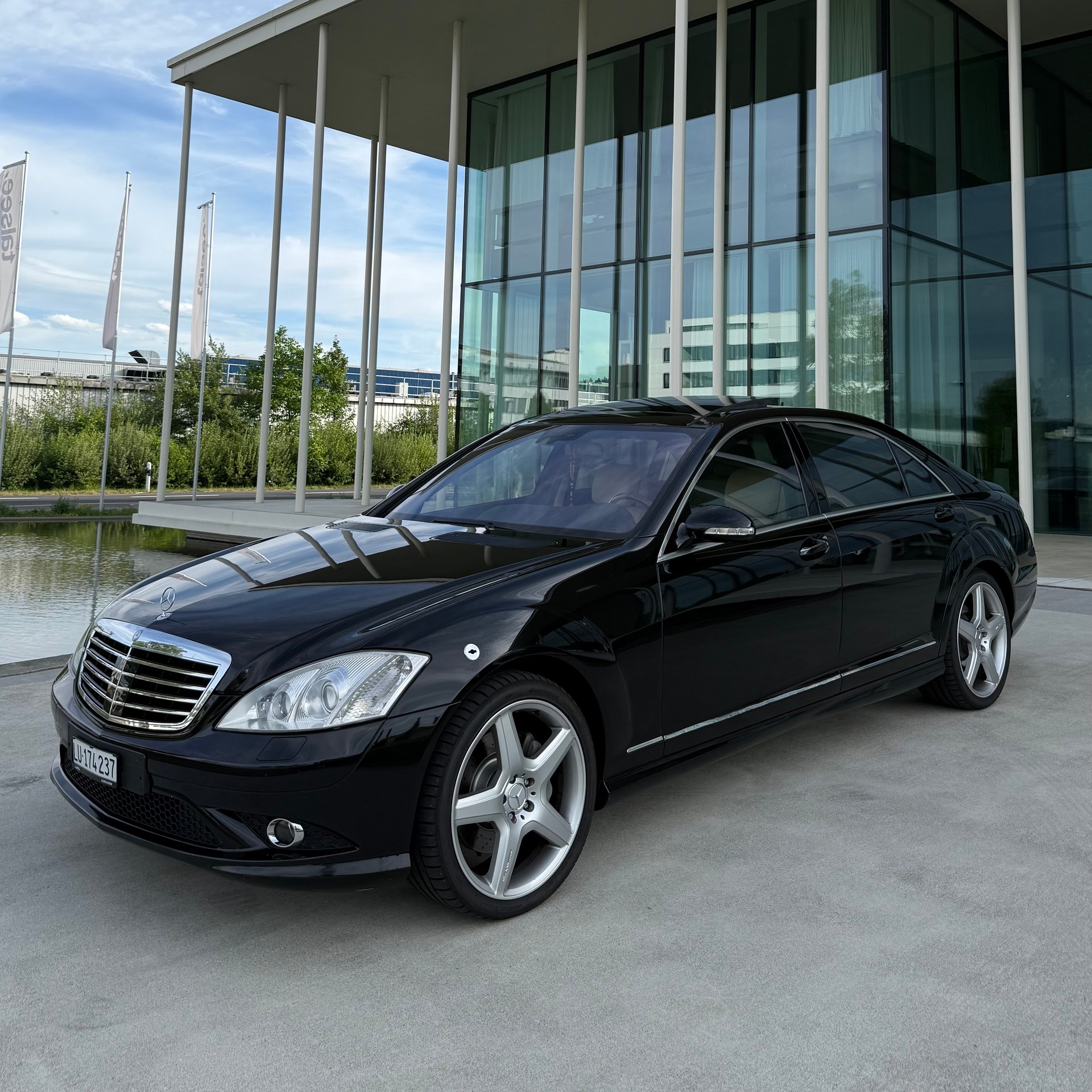 MERCEDES-BENZ S 500 V8 4matic lang-image-0
