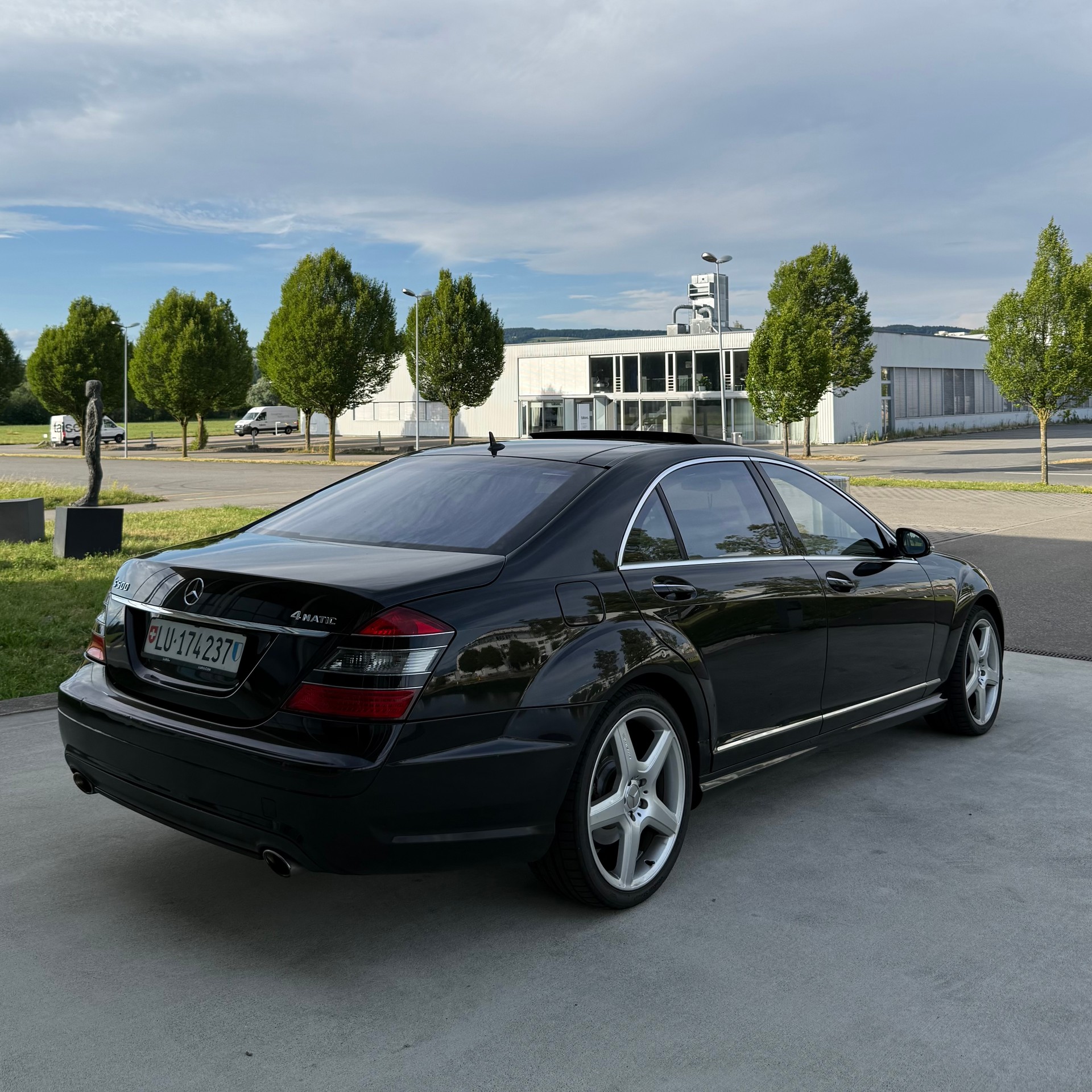 MERCEDES-BENZ S 500 V8 4matic lang-image-2