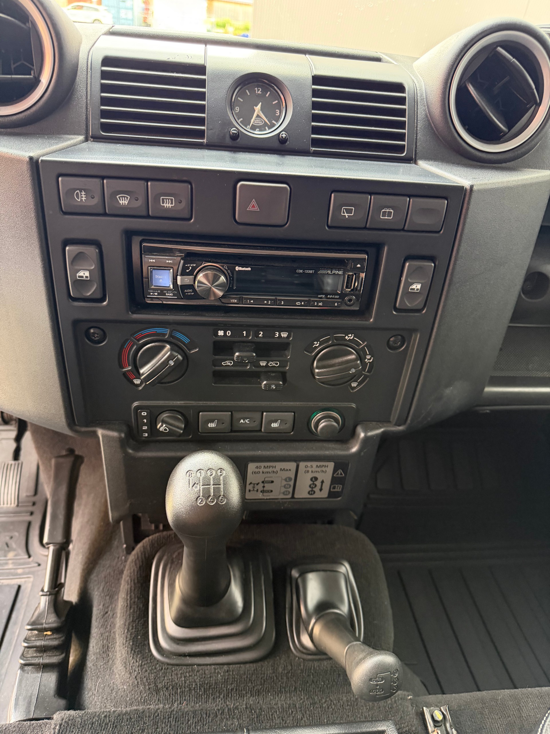 LAND ROVER Defender 110 2.2 TD4 *Havana*-image-25