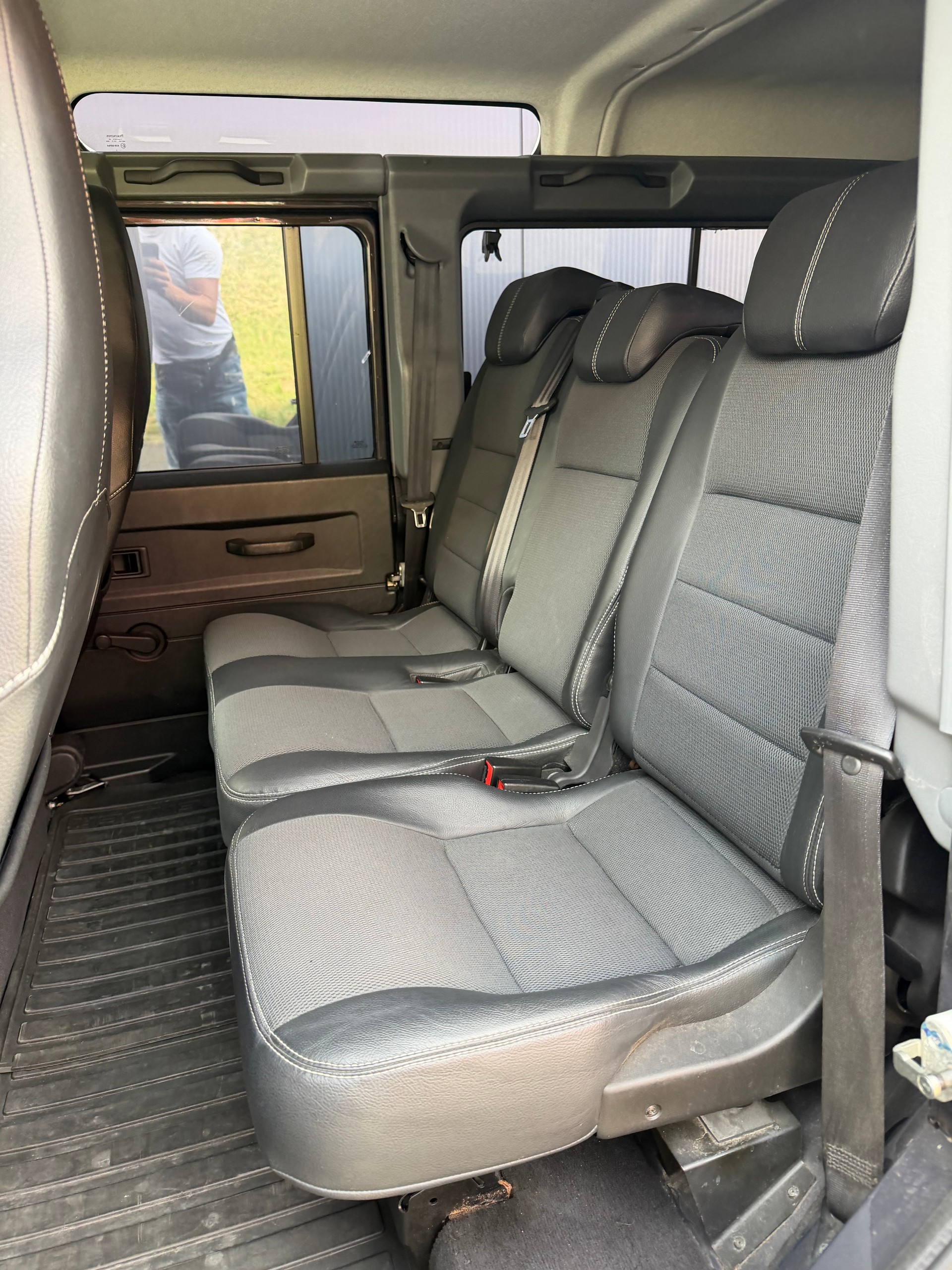 LAND ROVER Defender 110 2.2 TD4 *Havana*-image-9