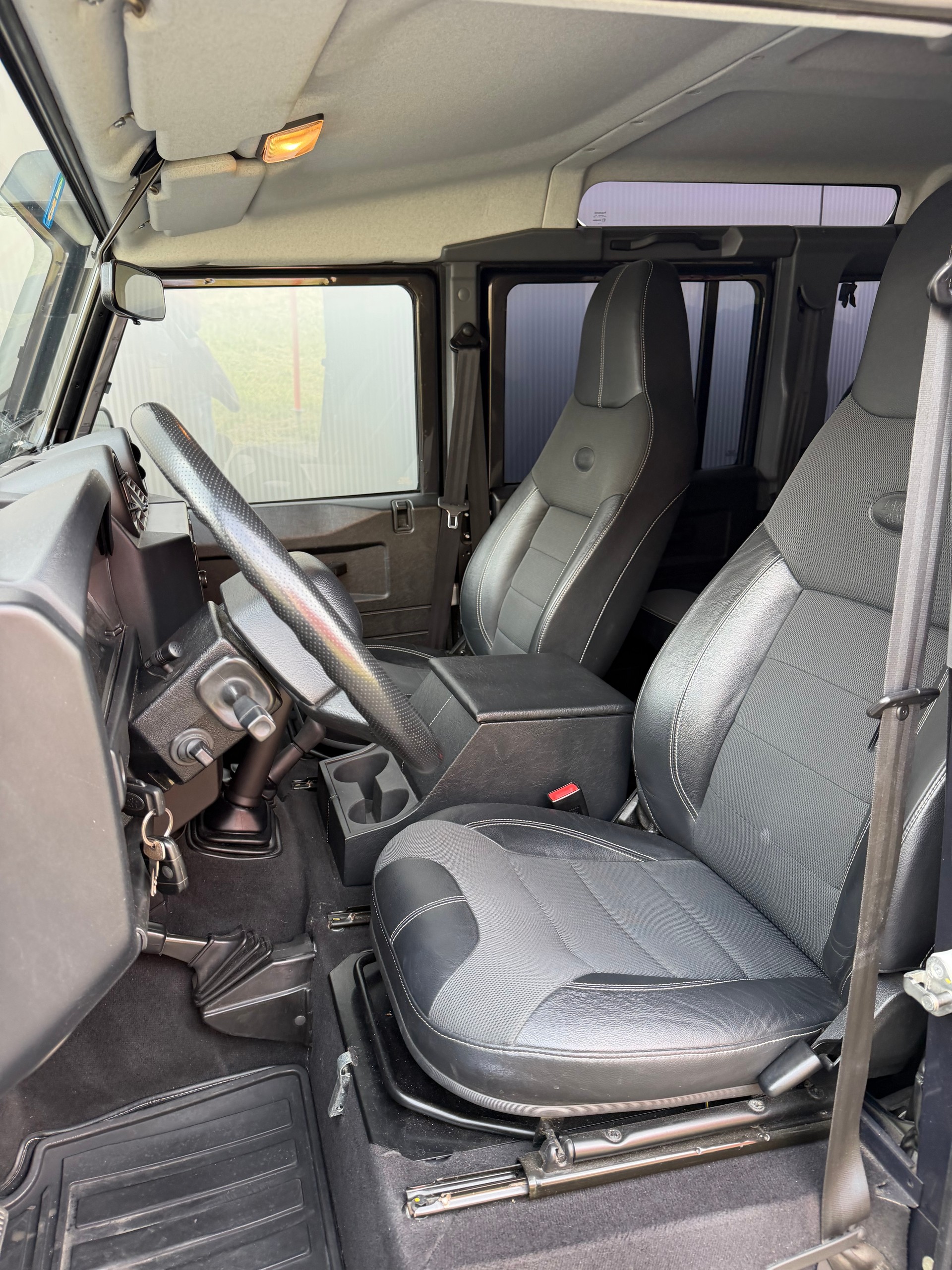 LAND ROVER Defender 110 2.2 TD4 *Havana*-image-6