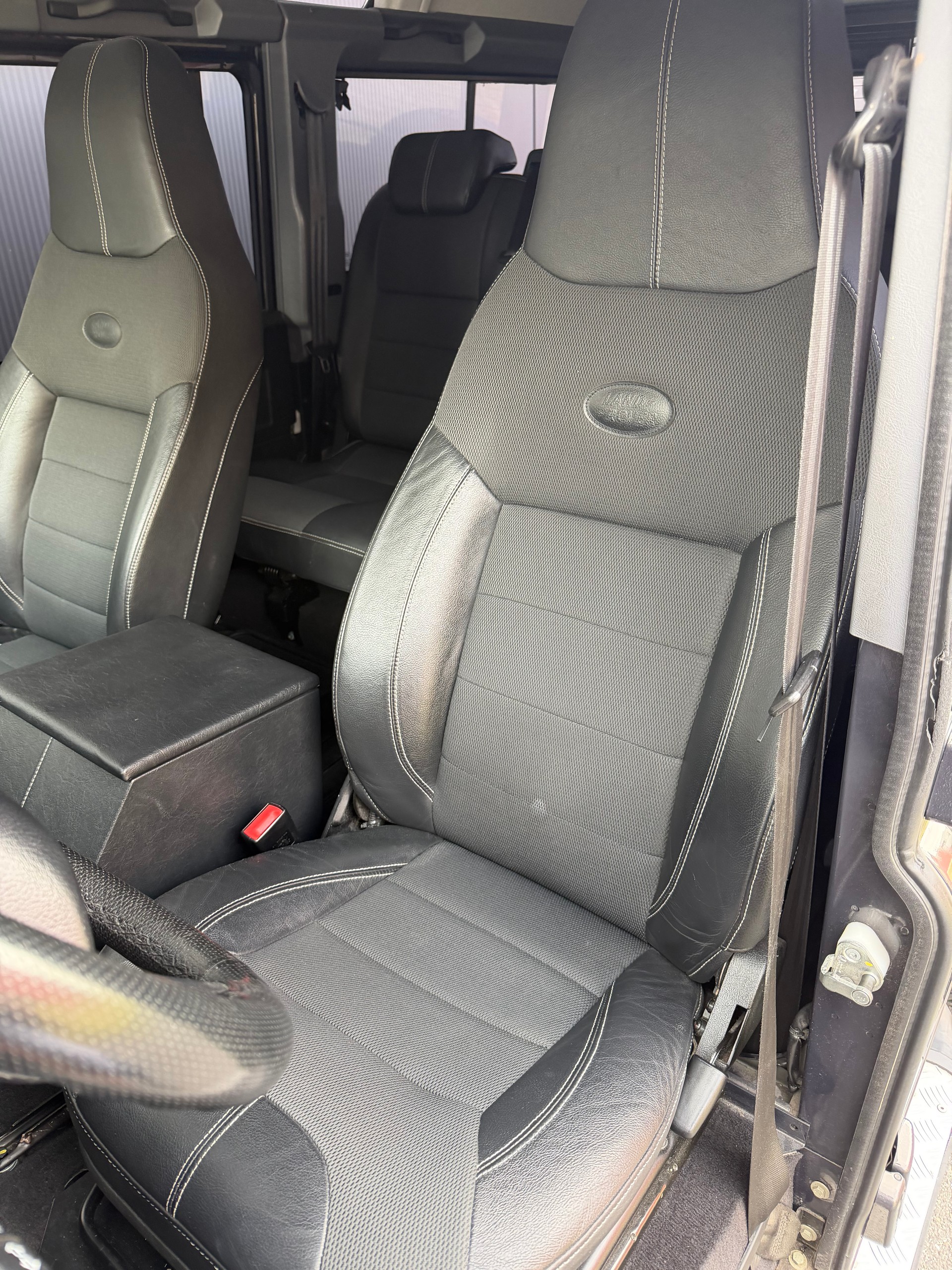 LAND ROVER Defender 110 2.2 TD4 *Havana*-image-24
