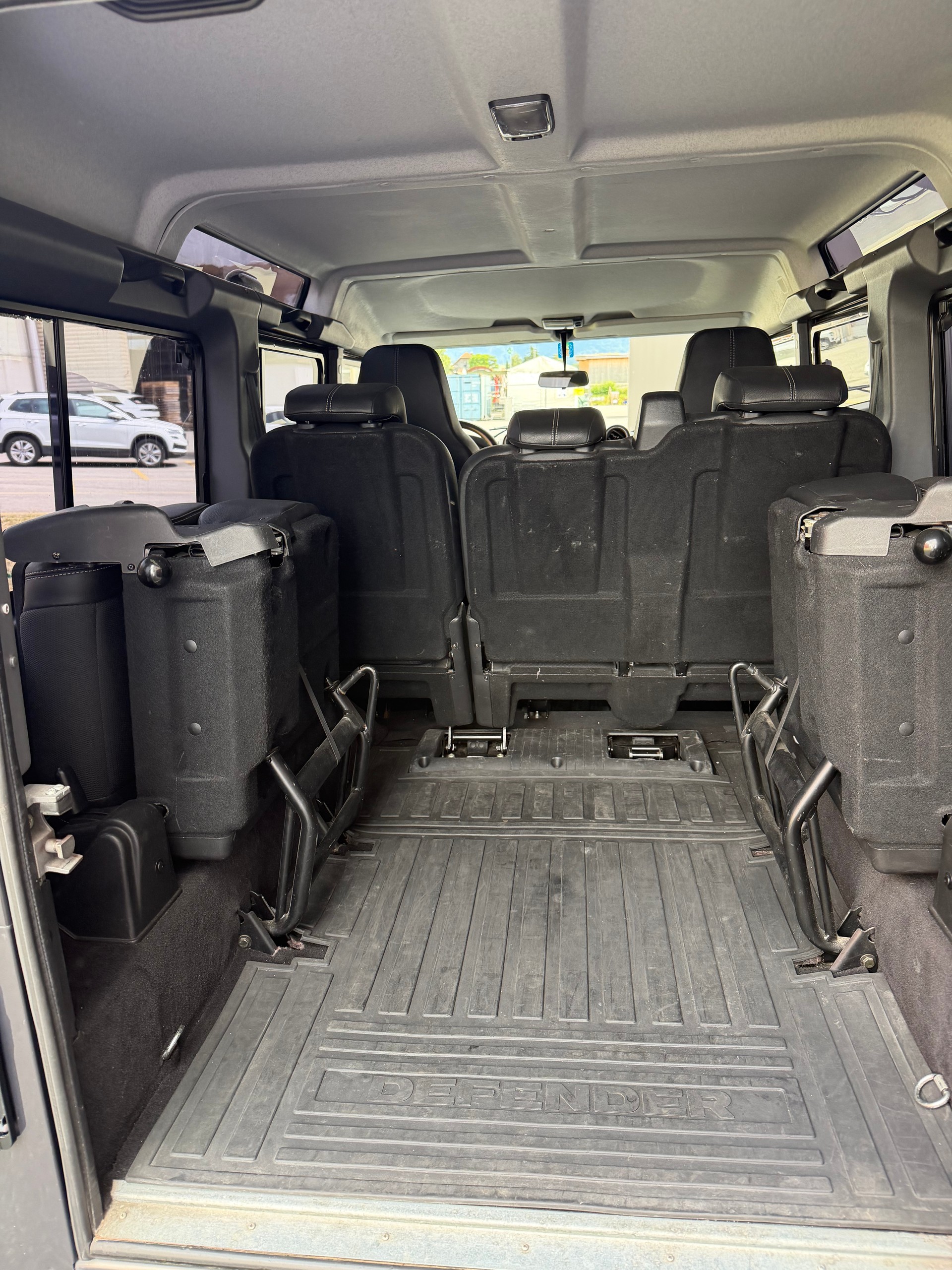 LAND ROVER Defender 110 2.2 TD4 *Havana*-image-10