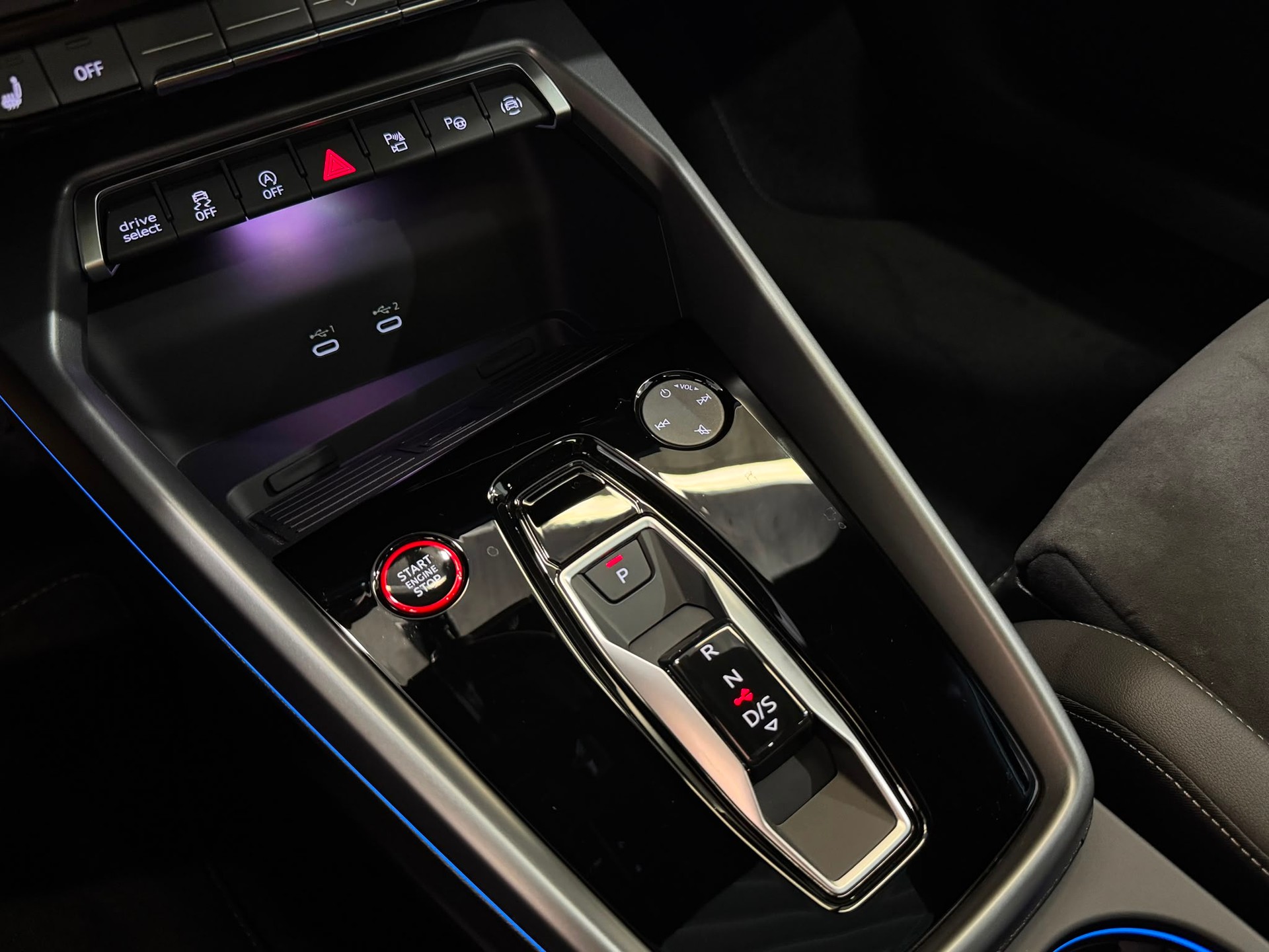 AUDI S3 Limousine TFSI quattro S-tronic-image-16