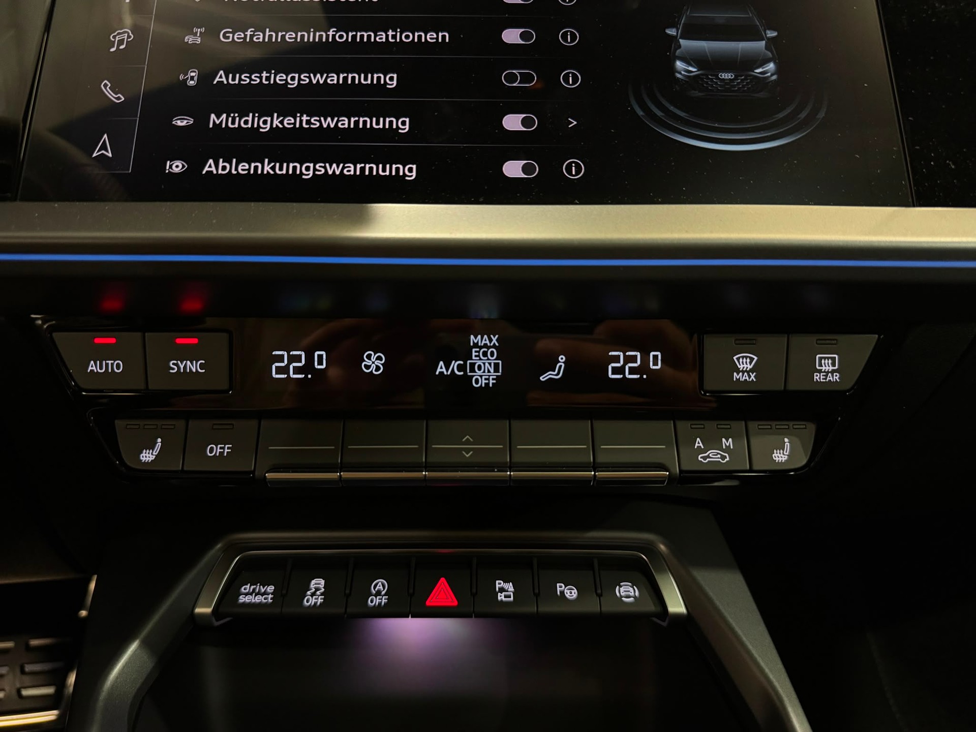AUDI S3 Limousine TFSI quattro S-tronic-image-24