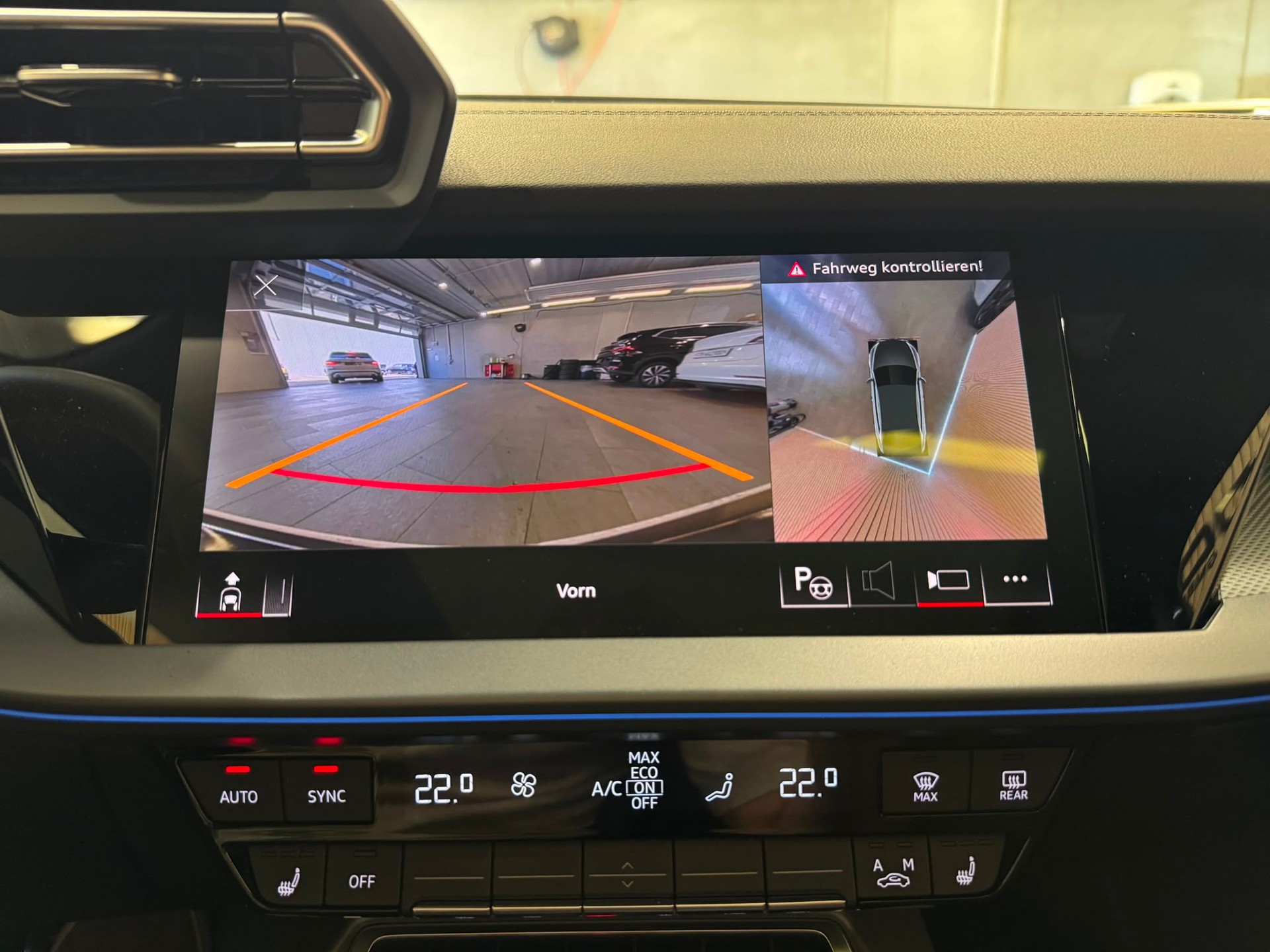 AUDI S3 Limousine TFSI quattro S-tronic-image-23