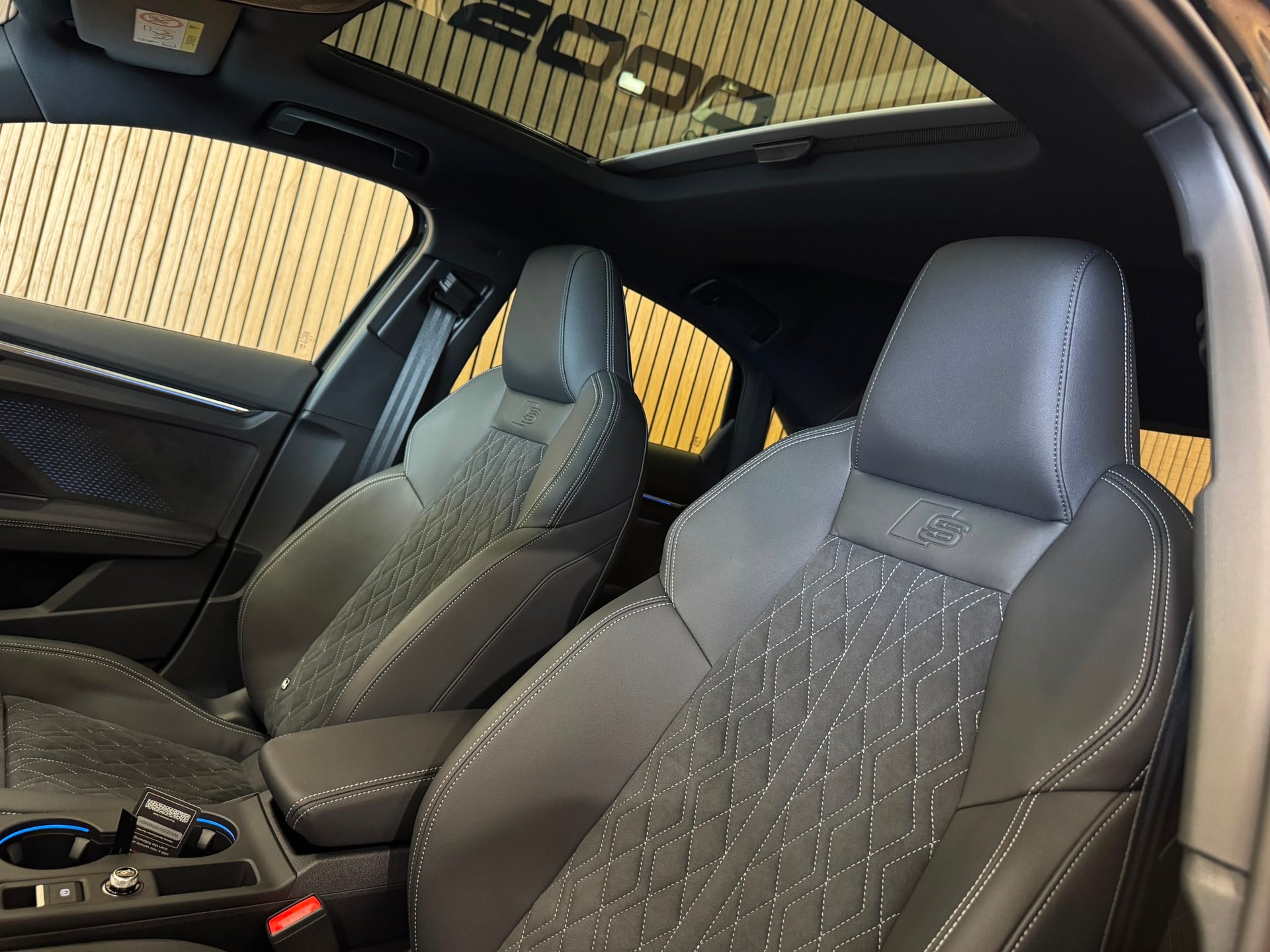 AUDI S3 Limousine TFSI quattro S-tronic-image-27