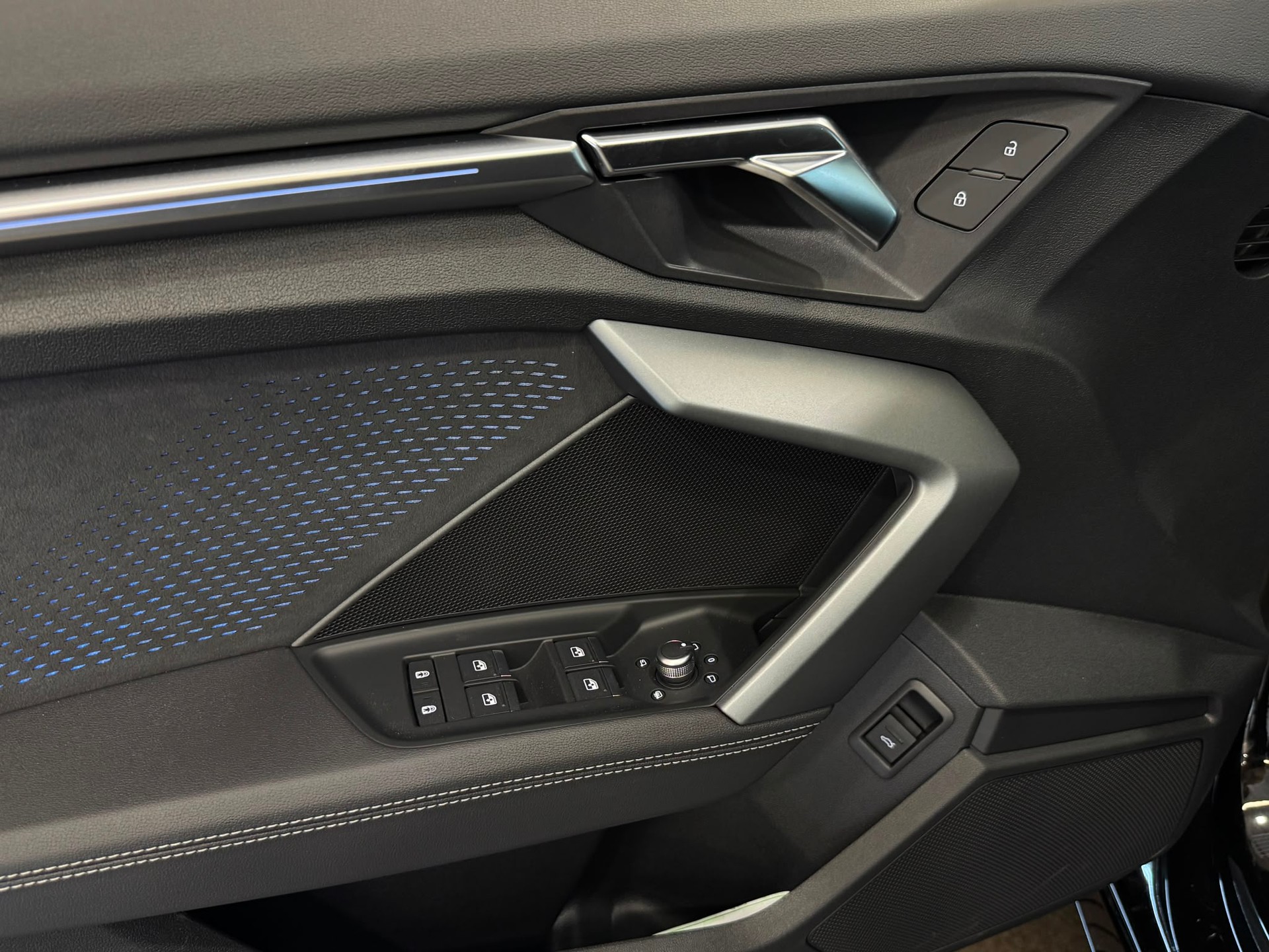 AUDI S3 Limousine TFSI quattro S-tronic-image-12