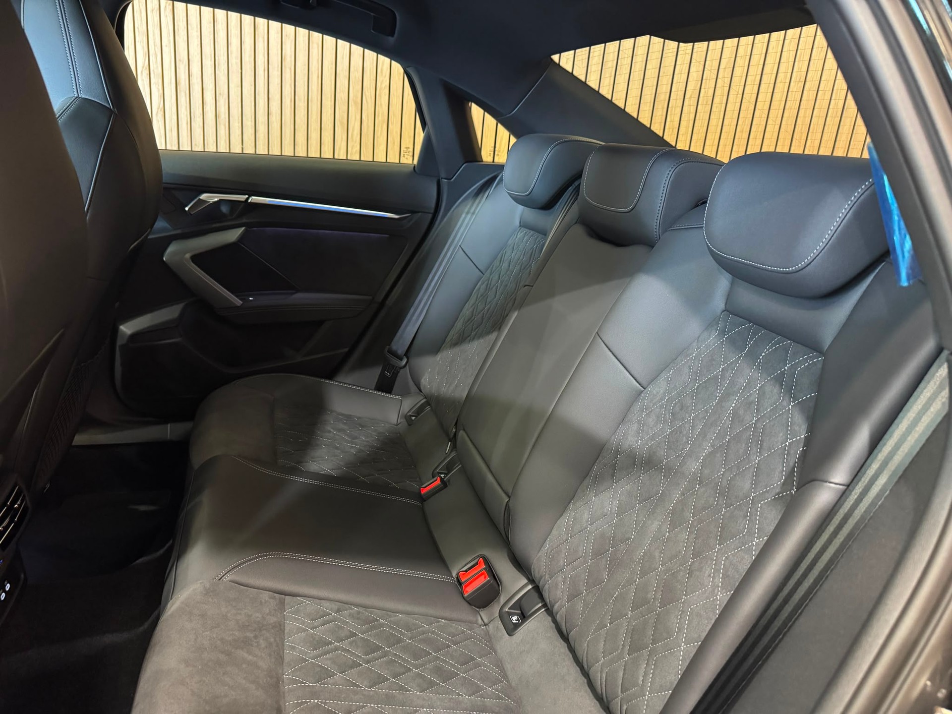 AUDI S3 Limousine TFSI quattro S-tronic-image-28