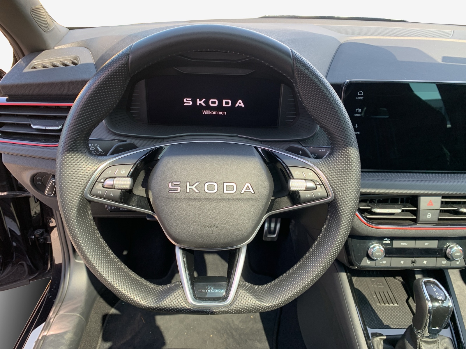 SKODA Kamiq 1.5 TSI Monte Carlo-image-9