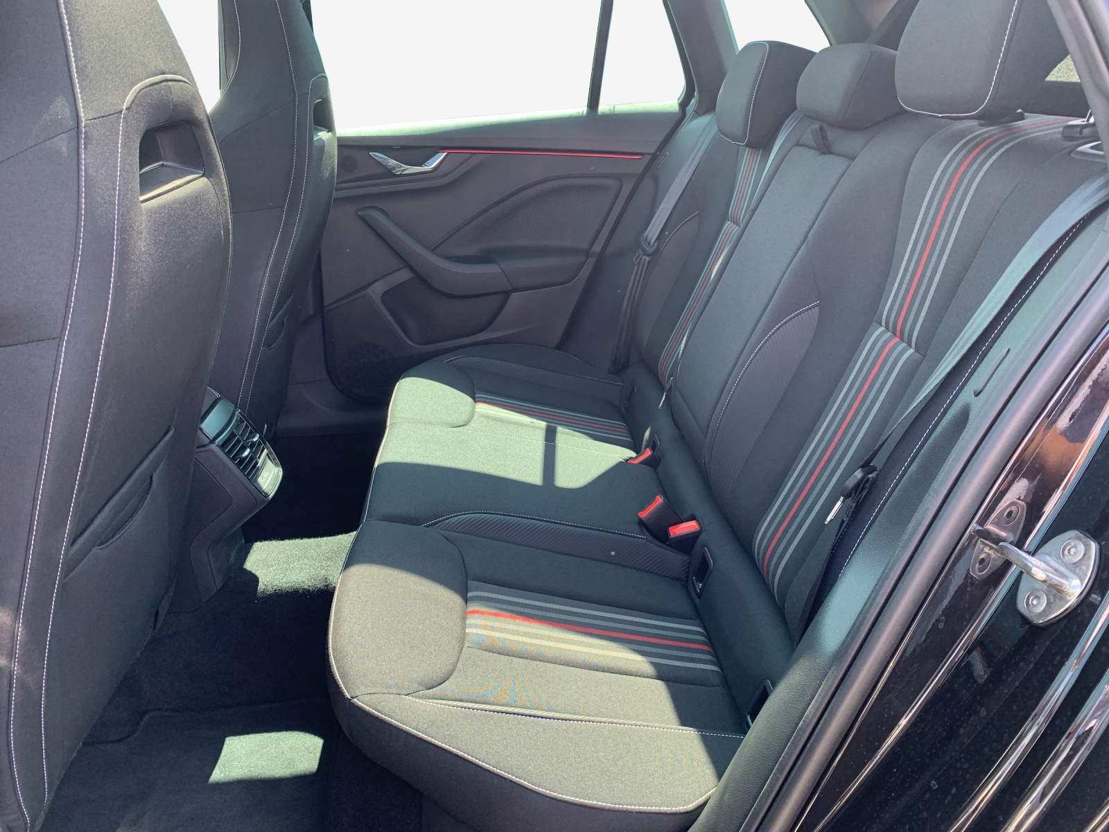 SKODA Kamiq 1.5 TSI Monte Carlo-image-11