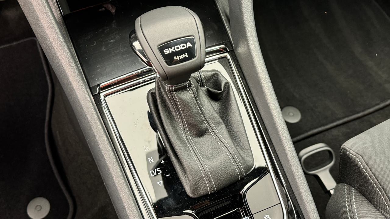 SKODA Karoq 2.0 TSI SportLine 4x4 DSG-image-10