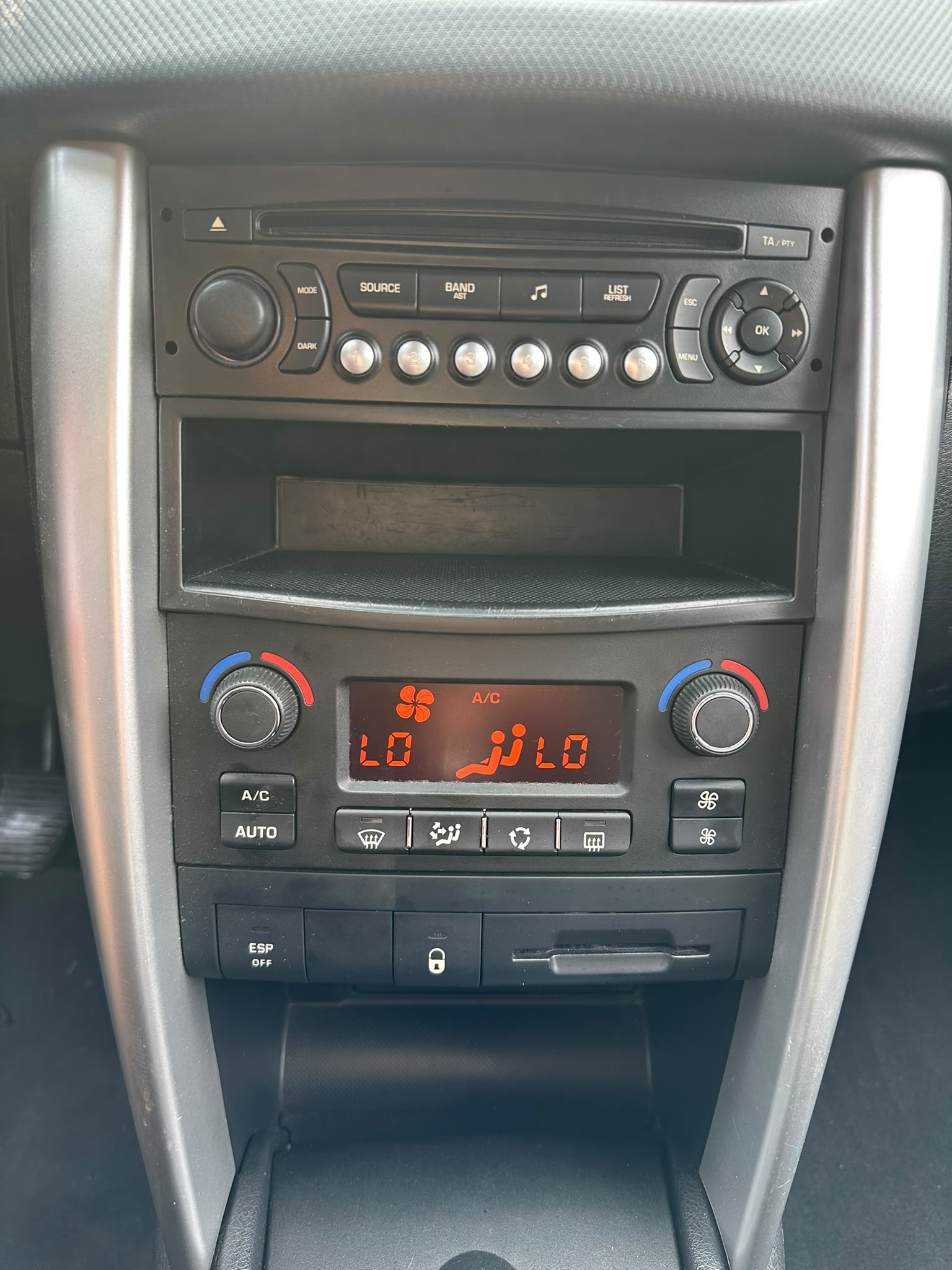 PEUGEOT 207 1.6 16V Lion Edition-image-16