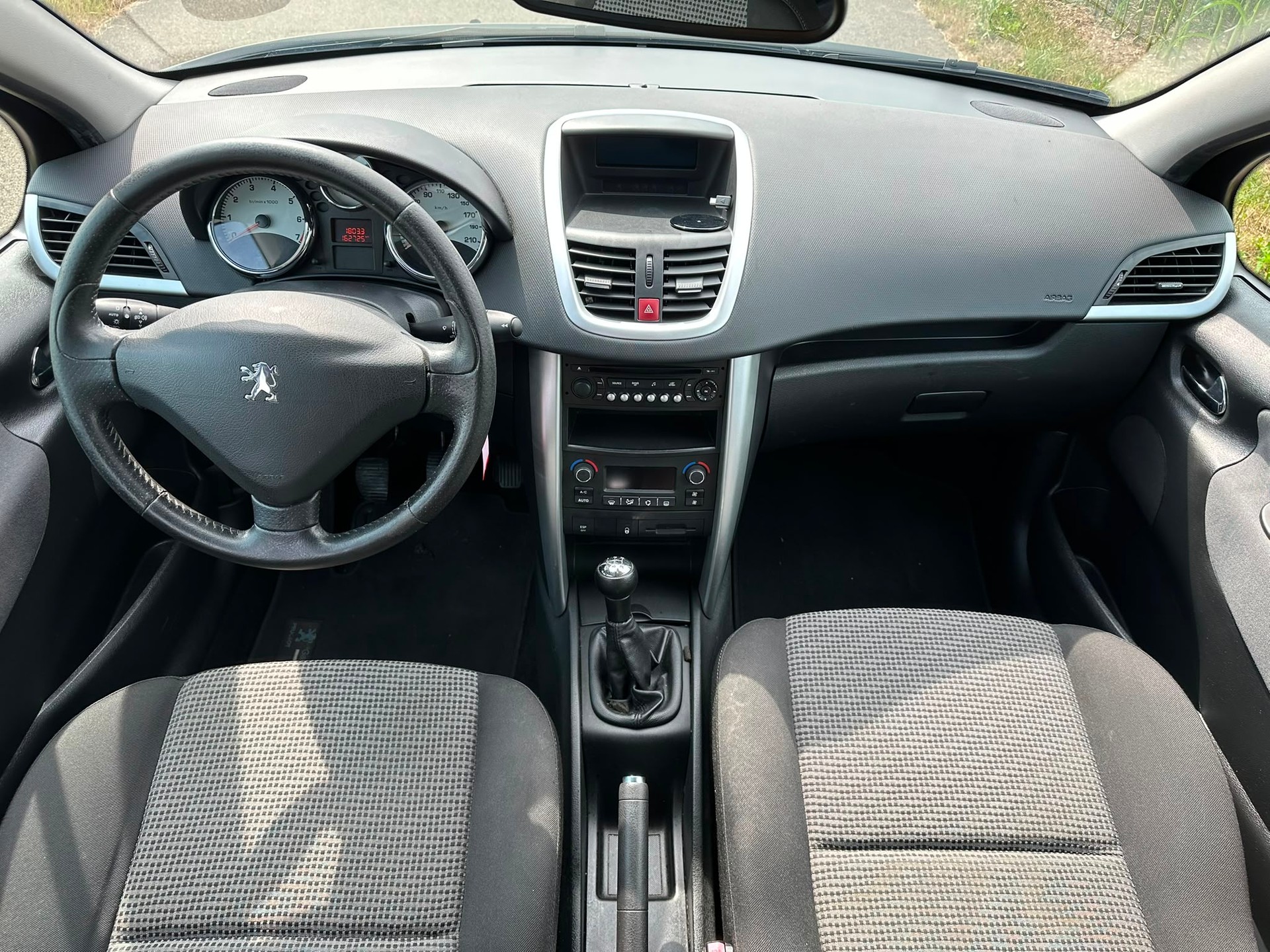 PEUGEOT 207 1.6 16V Lion Edition-image-9