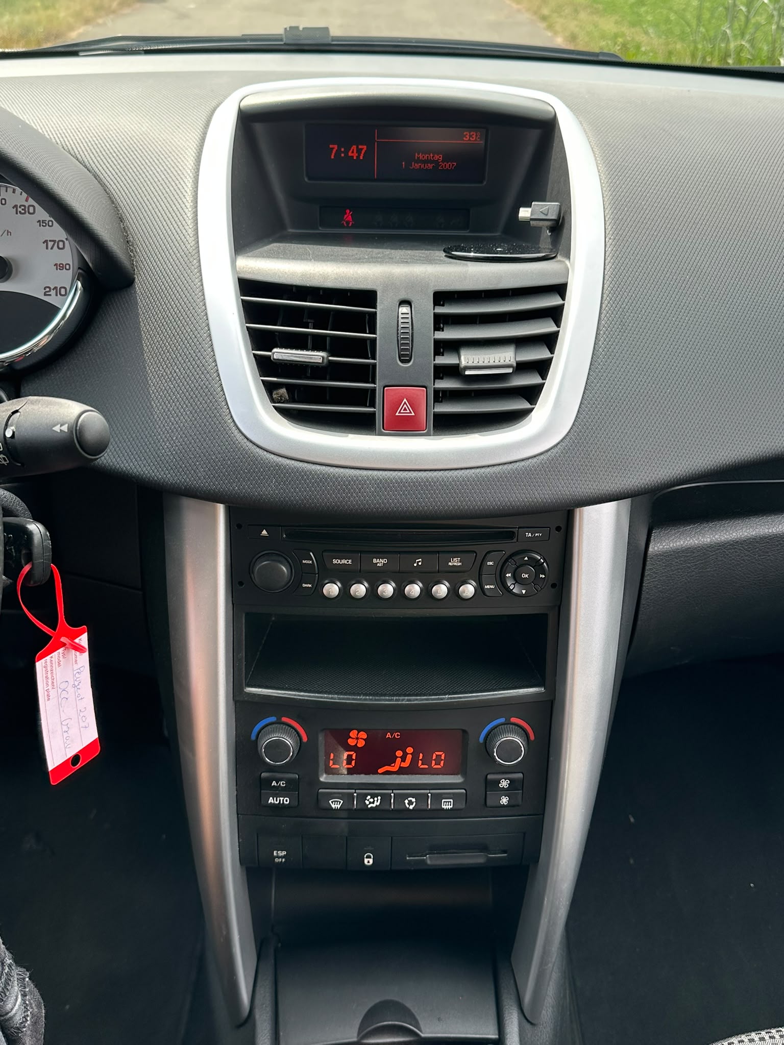 PEUGEOT 207 1.6 16V Lion Edition-image-15