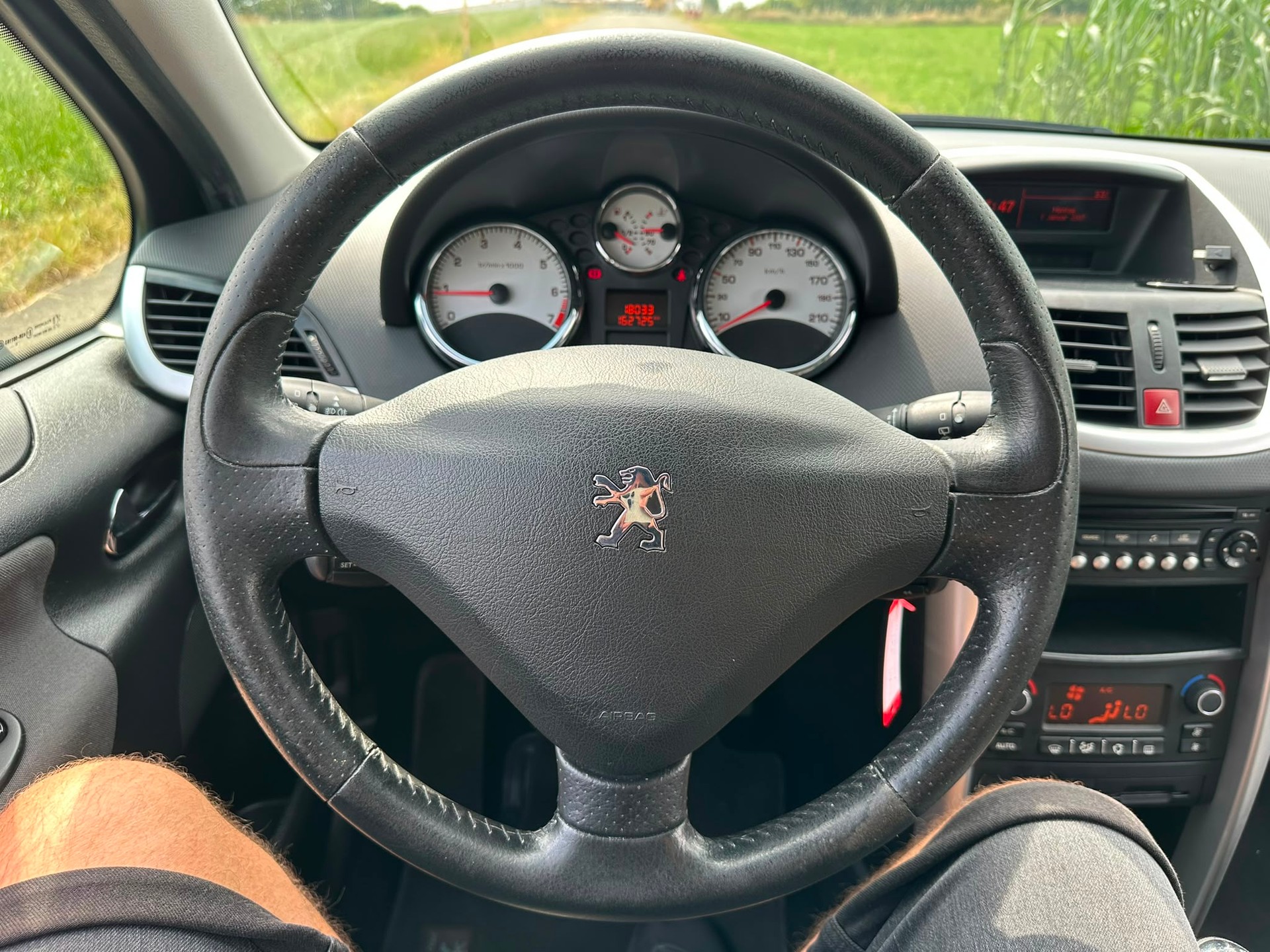 PEUGEOT 207 1.6 16V Lion Edition-image-13