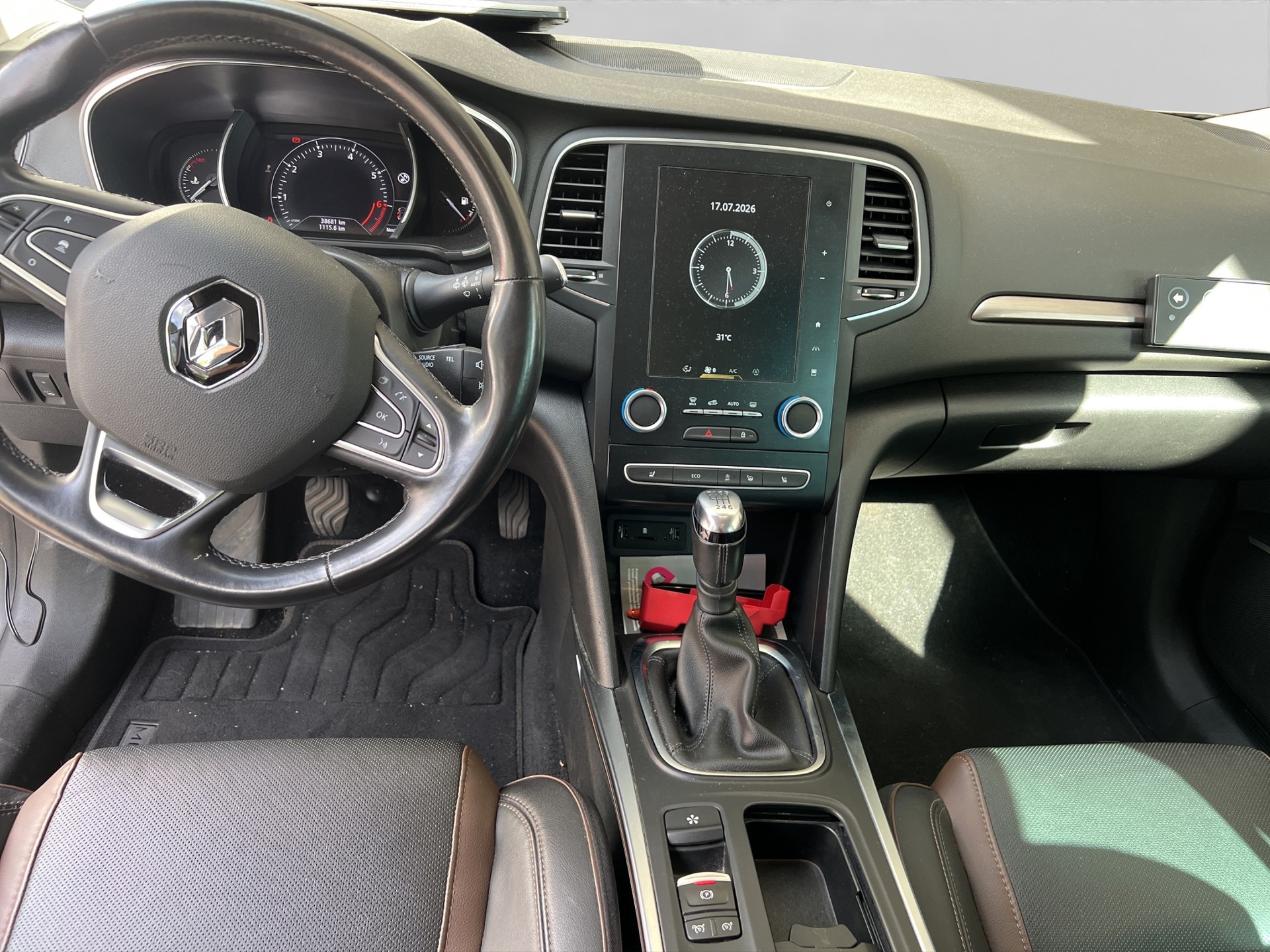 RENAULT Mégane 1.2 16V Turbo 90th Anniversary-image-11