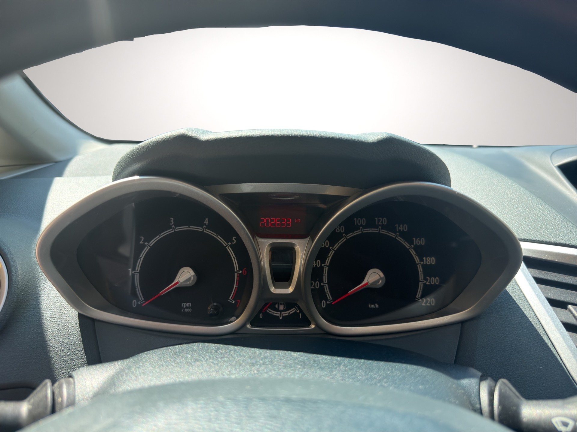 FORD Fiesta 1.4 16V Trend Automatic-image-10