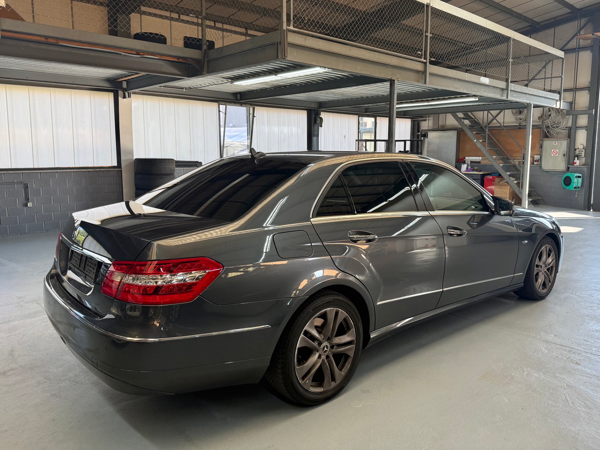 MERCEDES-BENZ E 250 CDI BlueEfficiency Avantgarde Automatic-image-4