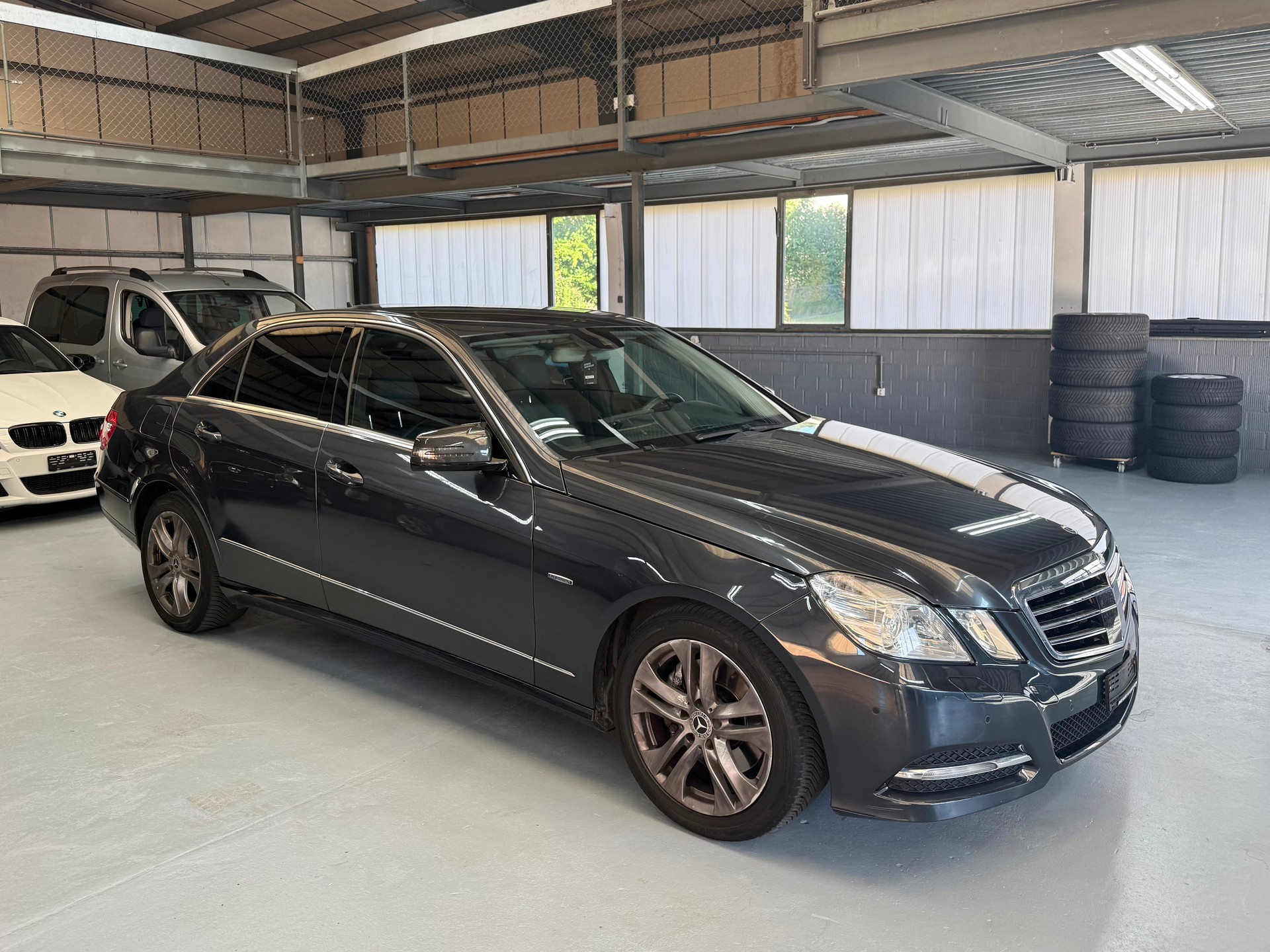 MERCEDES-BENZ E 250 CDI BlueEfficiency Avantgarde Automatic-image-3