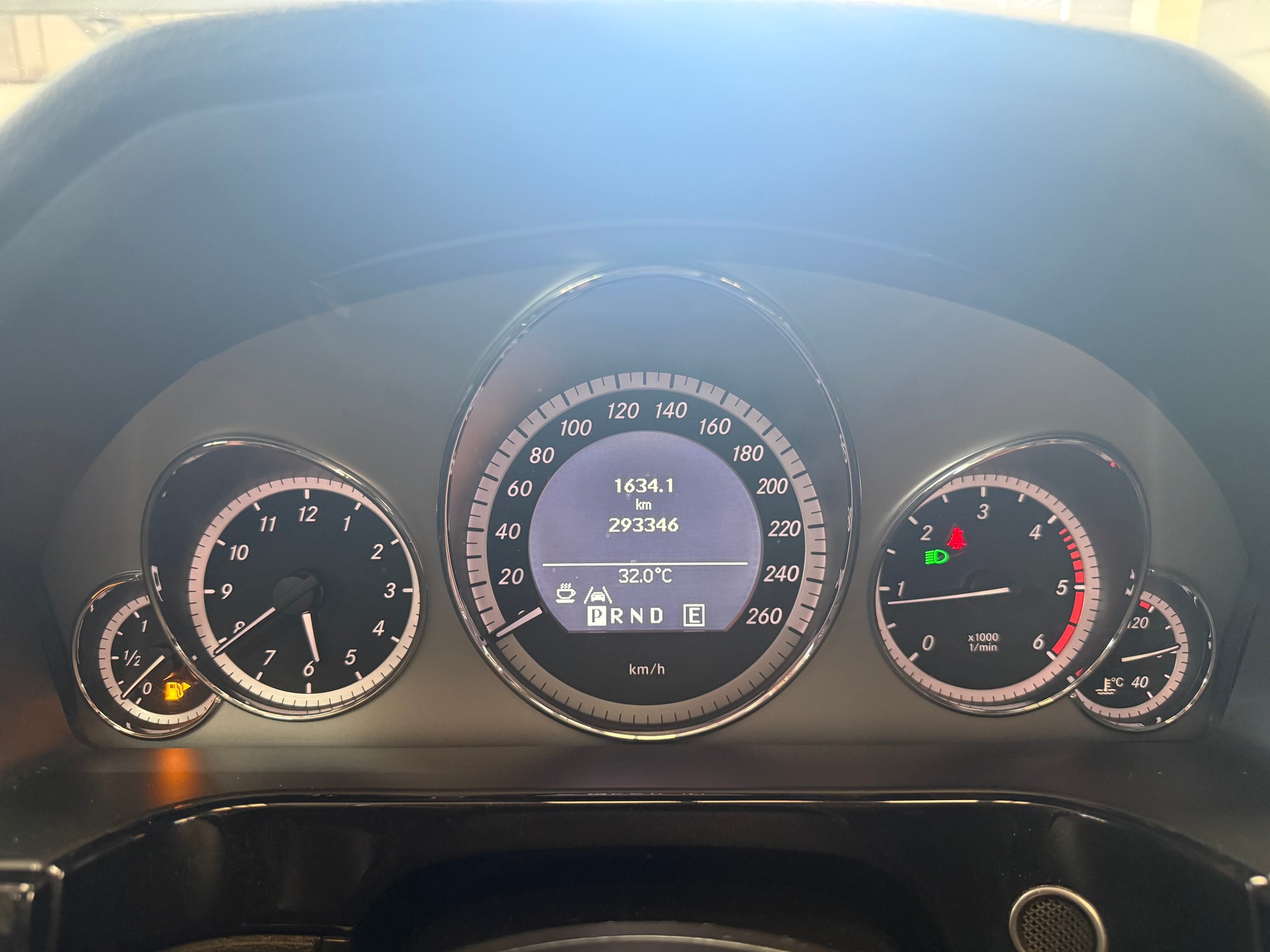 MERCEDES-BENZ E 250 CDI BlueEfficiency Avantgarde Automatic-image-11