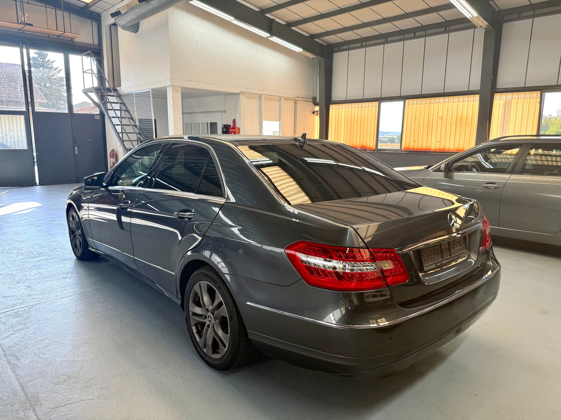 MERCEDES-BENZ E 250 CDI BlueEfficiency Avantgarde Automatic-image-5