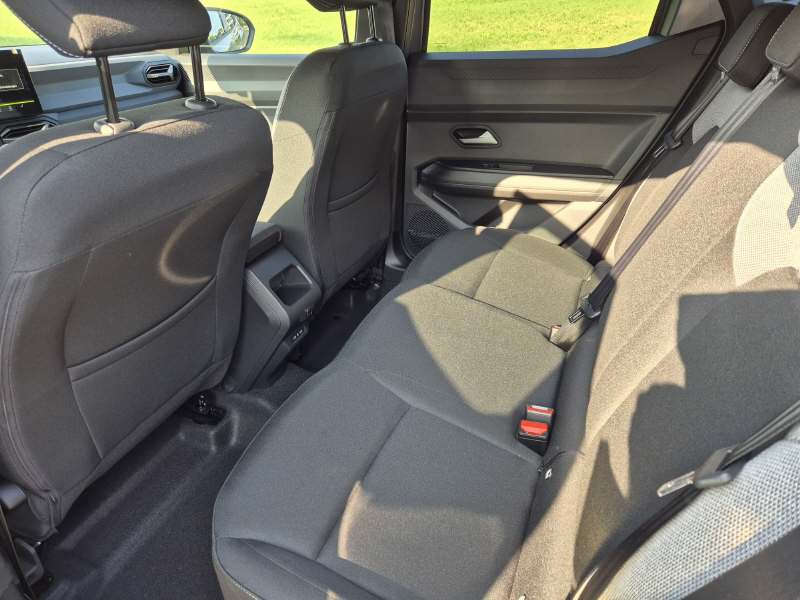 DACIA Duster 1.2 Hybrid Journey 4WD-image-11