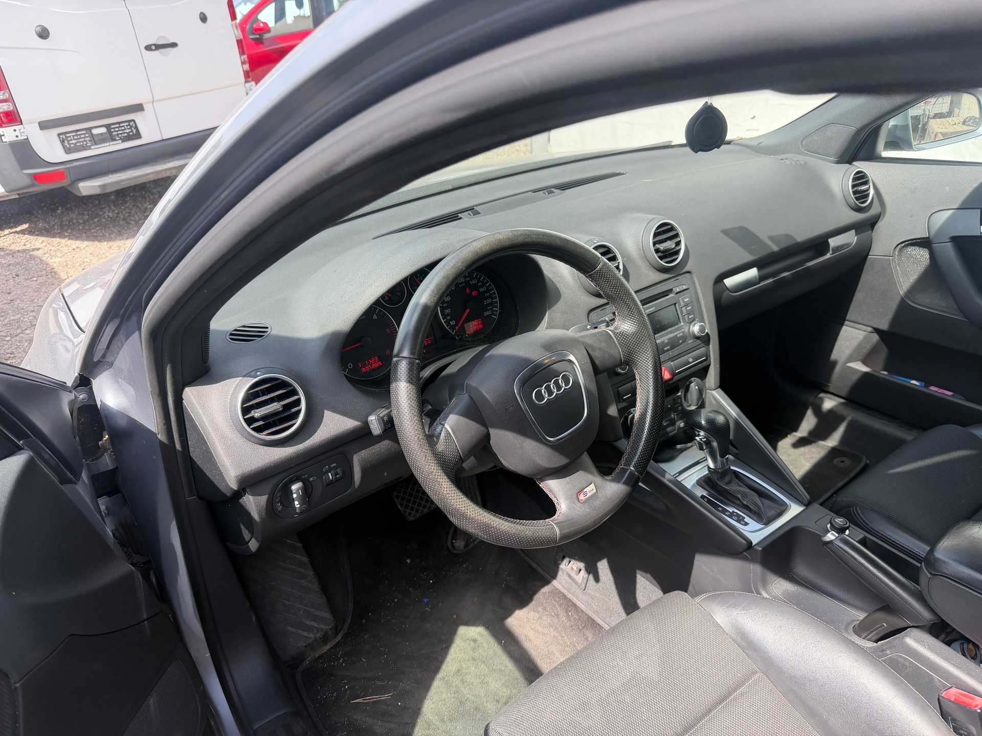 AUDI A3 Sportback 2.0 TDI SLine-image-5